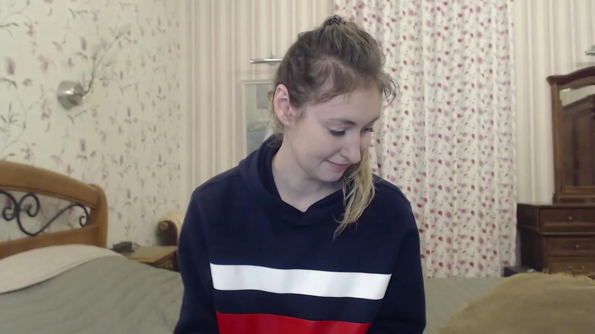 Gallery image thumbnail from Veronica_4u's myfreecams stream on, 12/29/2022, 17:14 image 17 of 20