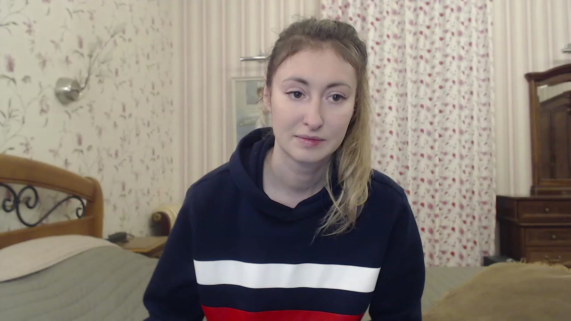 Gallery image thumbnail from Veronica_4u's myfreecams stream on, 12/29/2022, 17:14 image 6 of 20