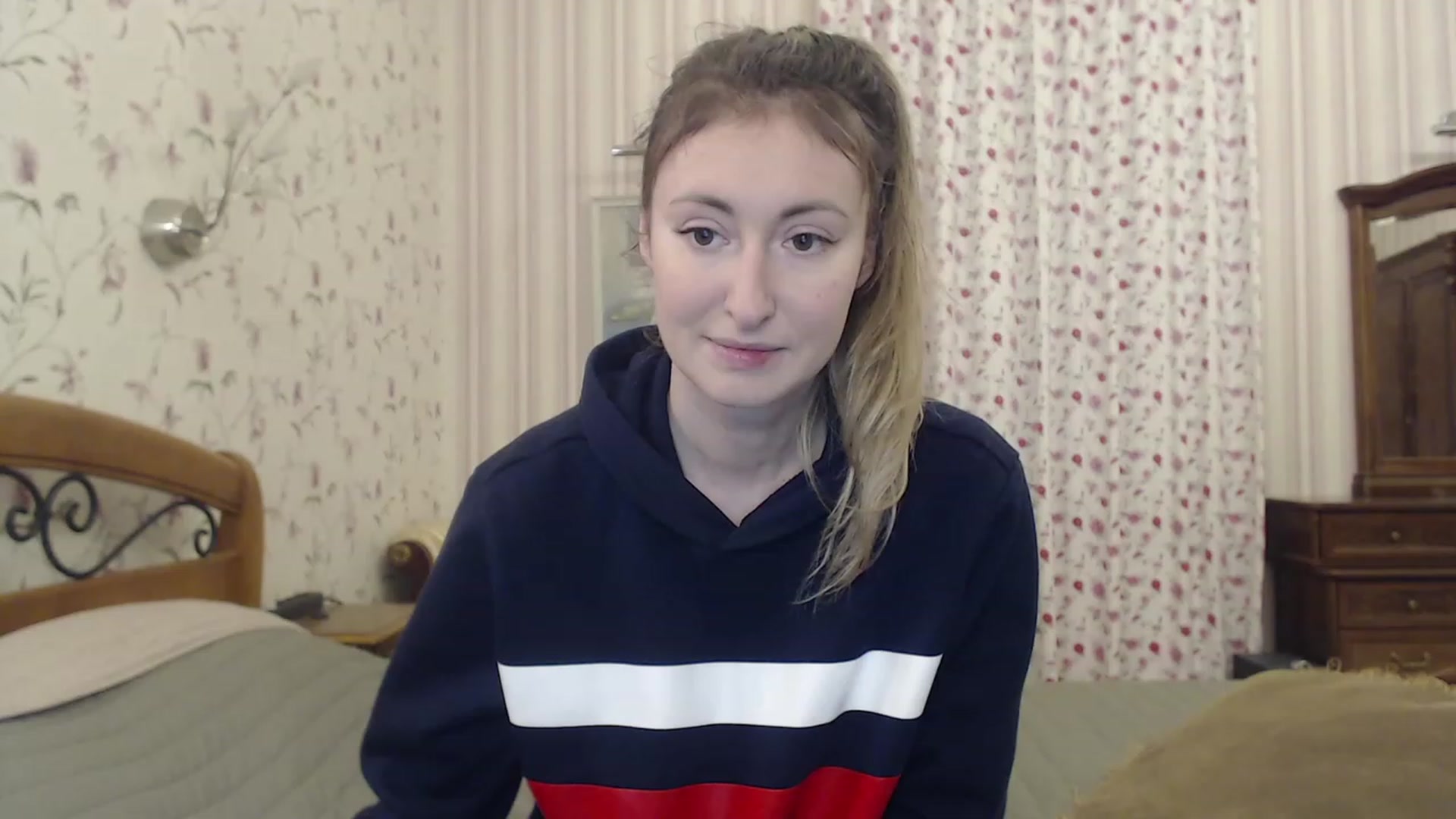 Gallery image thumbnail from Veronica_4u's myfreecams stream on, 12/29/2022, 17:14 image 2 of 20