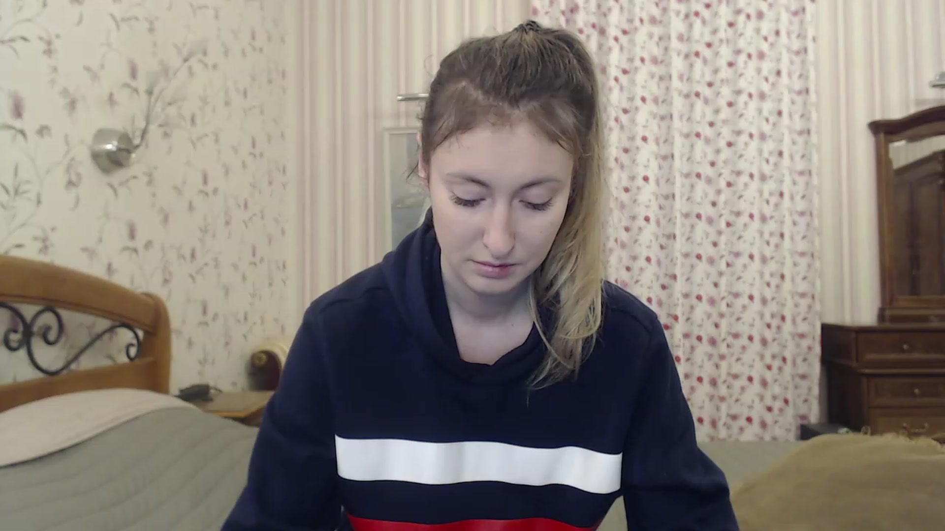 Gallery image thumbnail from Veronica_4u's myfreecams stream on, 12/29/2022, 17:14 image 10 of 20