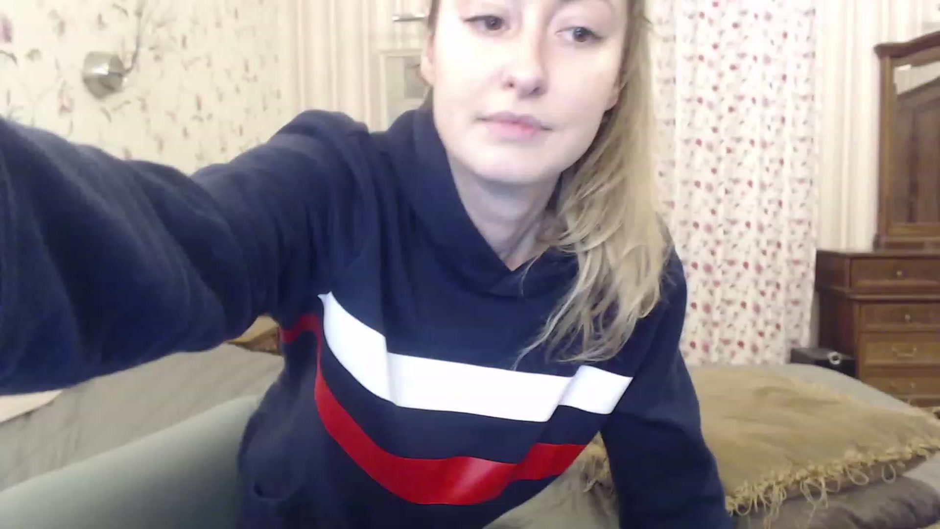 Gallery image thumbnail from Veronica_4u's myfreecams stream on, 12/29/2022, 18:02 image 1 of 20