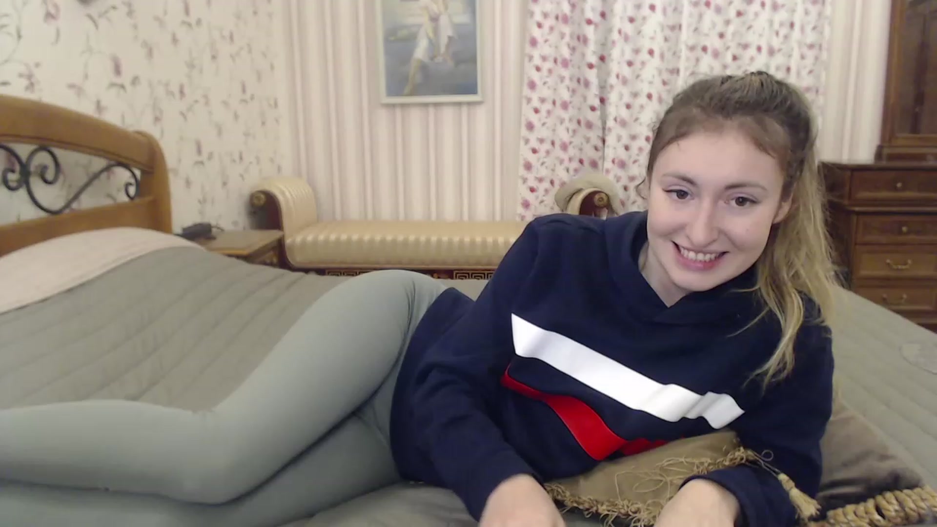 Gallery image thumbnail from Veronica_4u's myfreecams stream on, 12/29/2022, 18:02 image 6 of 20