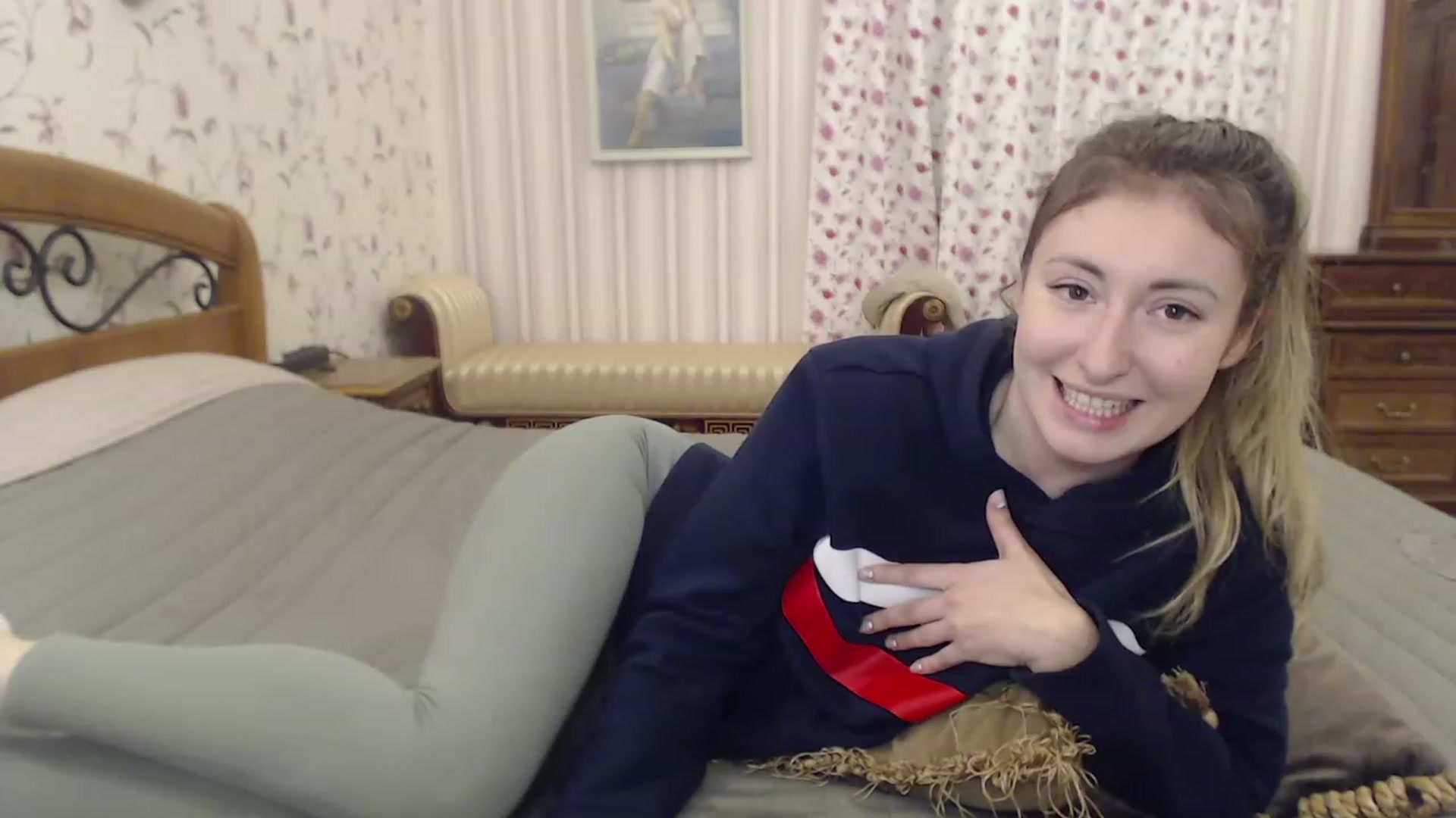 Gallery image thumbnail from Veronica_4u's myfreecams stream on, 12/29/2022, 18:02 image 4 of 20