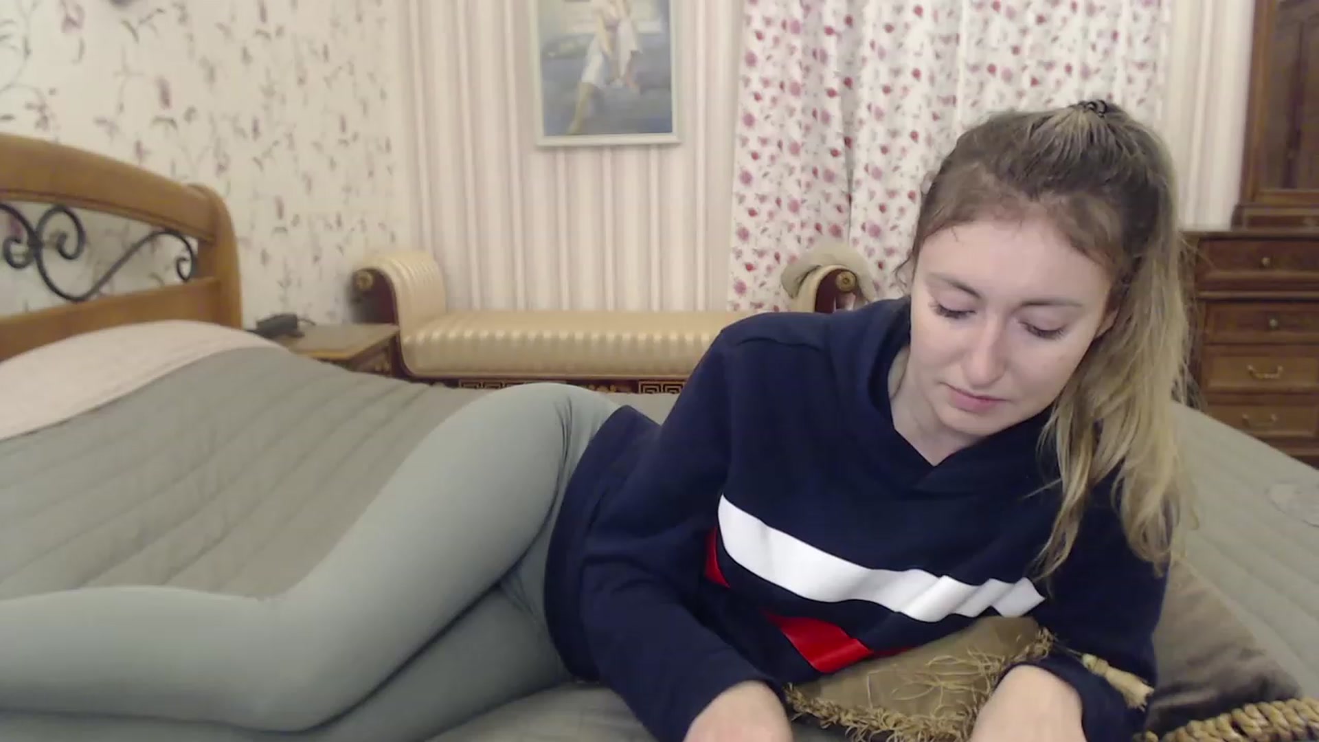 Gallery image thumbnail from Veronica_4u's myfreecams stream on, 12/29/2022, 18:02 image 12 of 20