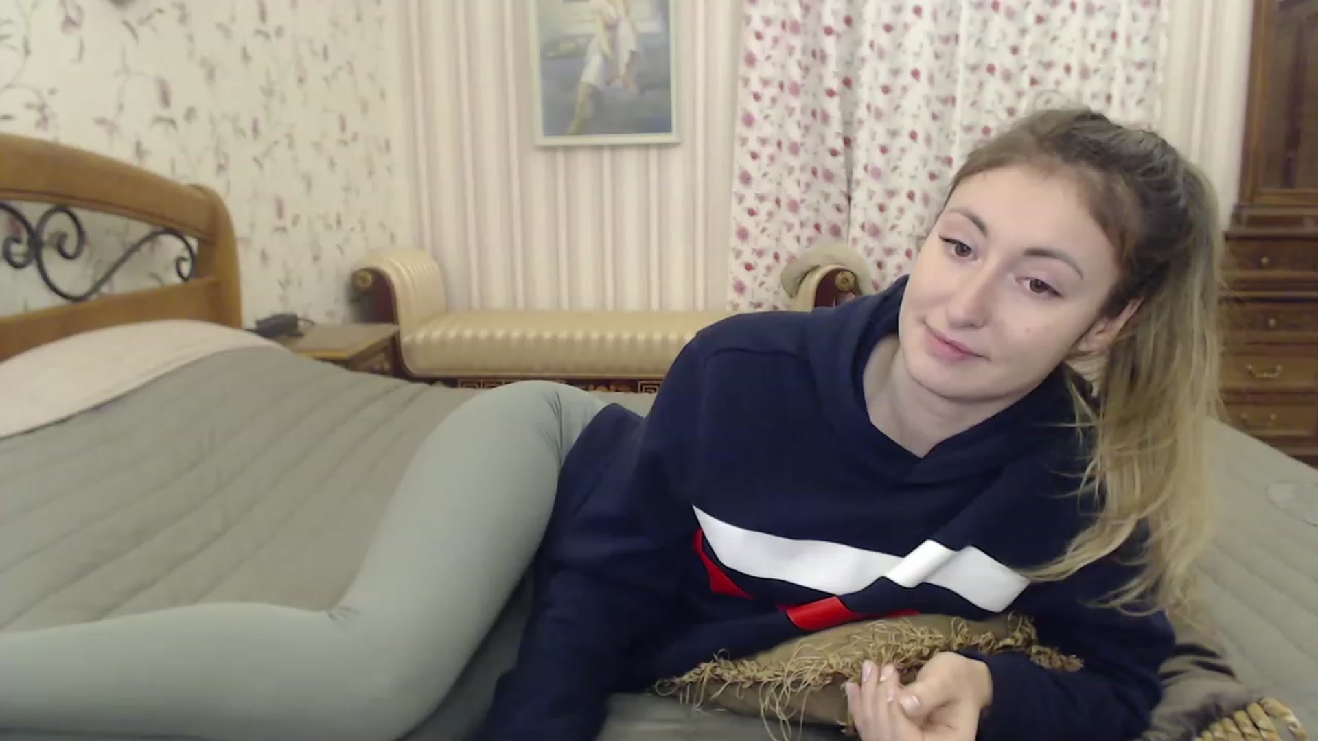Gallery image thumbnail from Veronica_4u's myfreecams stream on, 12/29/2022, 18:02 image 17 of 20
