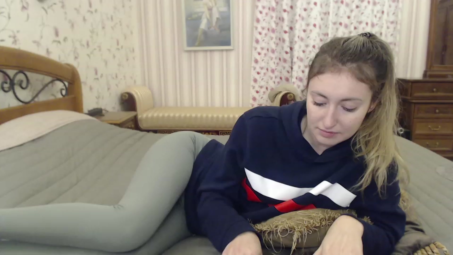 Gallery image thumbnail from Veronica_4u's myfreecams stream on, 12/29/2022, 18:02 image 20 of 20