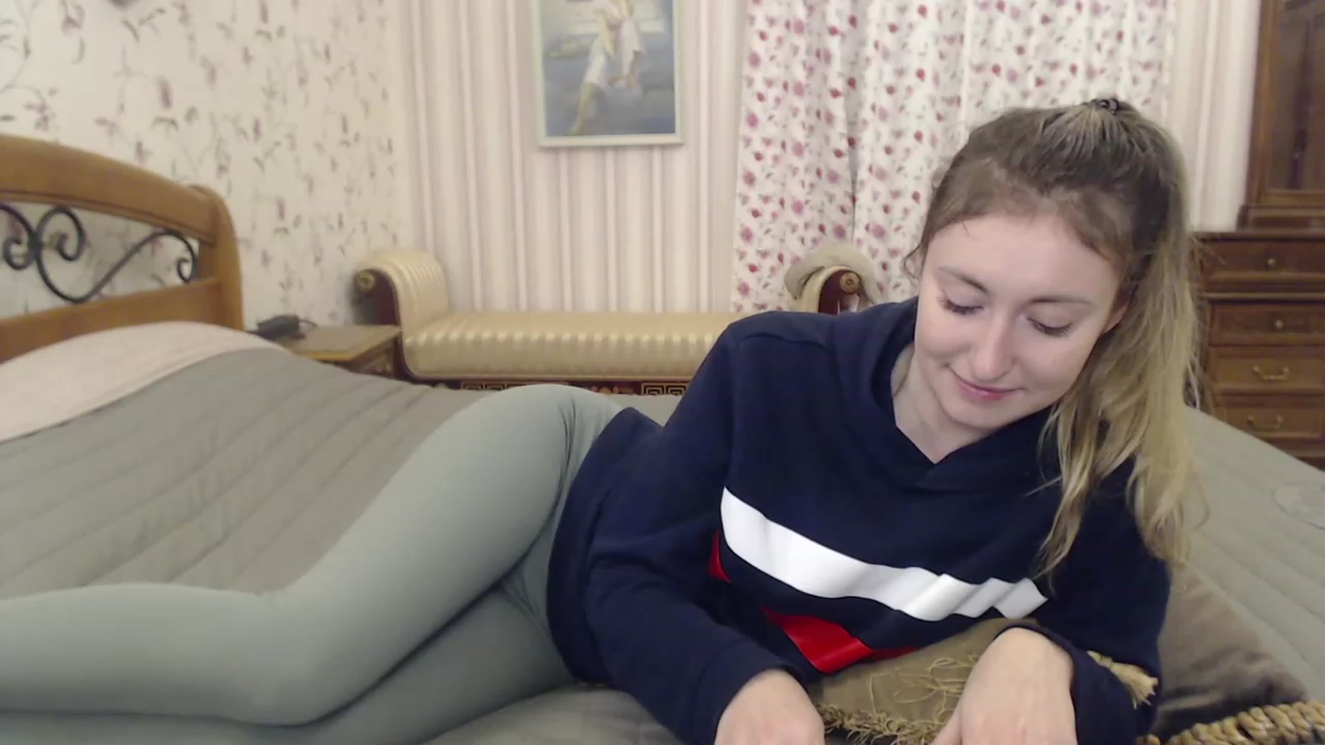 Gallery image thumbnail from Veronica_4u's myfreecams stream on, 12/29/2022, 18:02 image 10 of 20