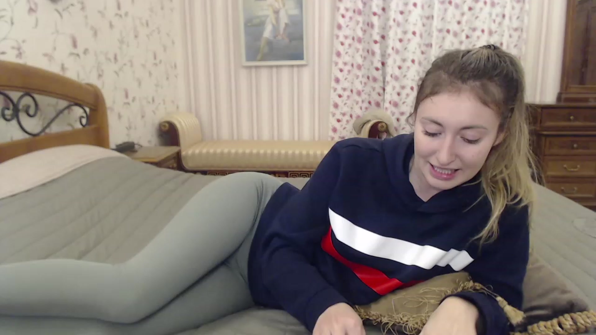 Gallery image thumbnail from Veronica_4u's myfreecams stream on, 12/29/2022, 18:02 image 7 of 20