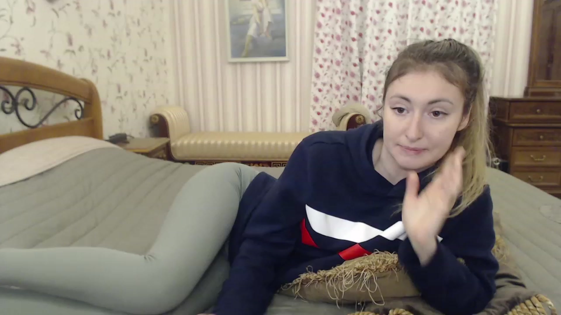 Gallery image thumbnail from Veronica_4u's myfreecams stream on, 12/29/2022, 18:02 image 16 of 20