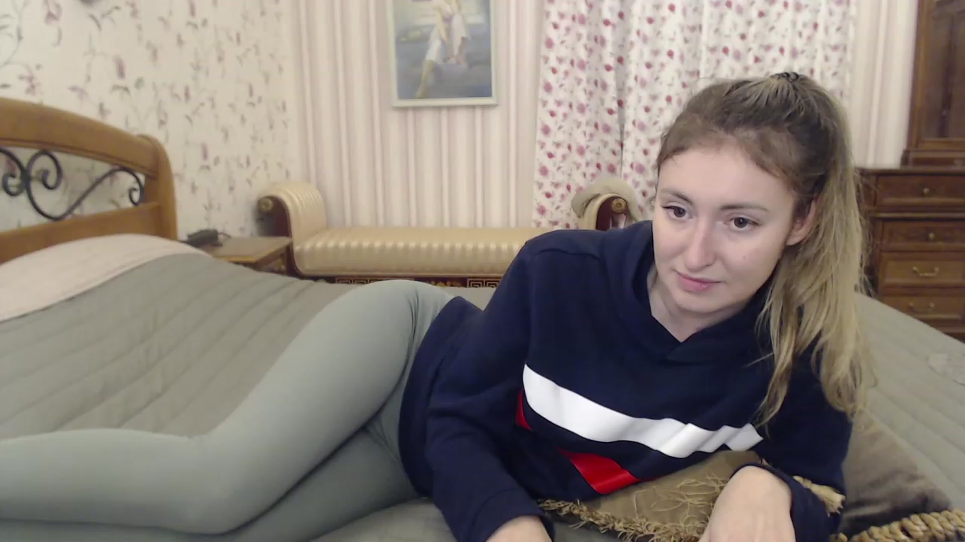 Gallery image thumbnail from Veronica_4u's myfreecams stream on, 12/29/2022, 18:02 image 11 of 20