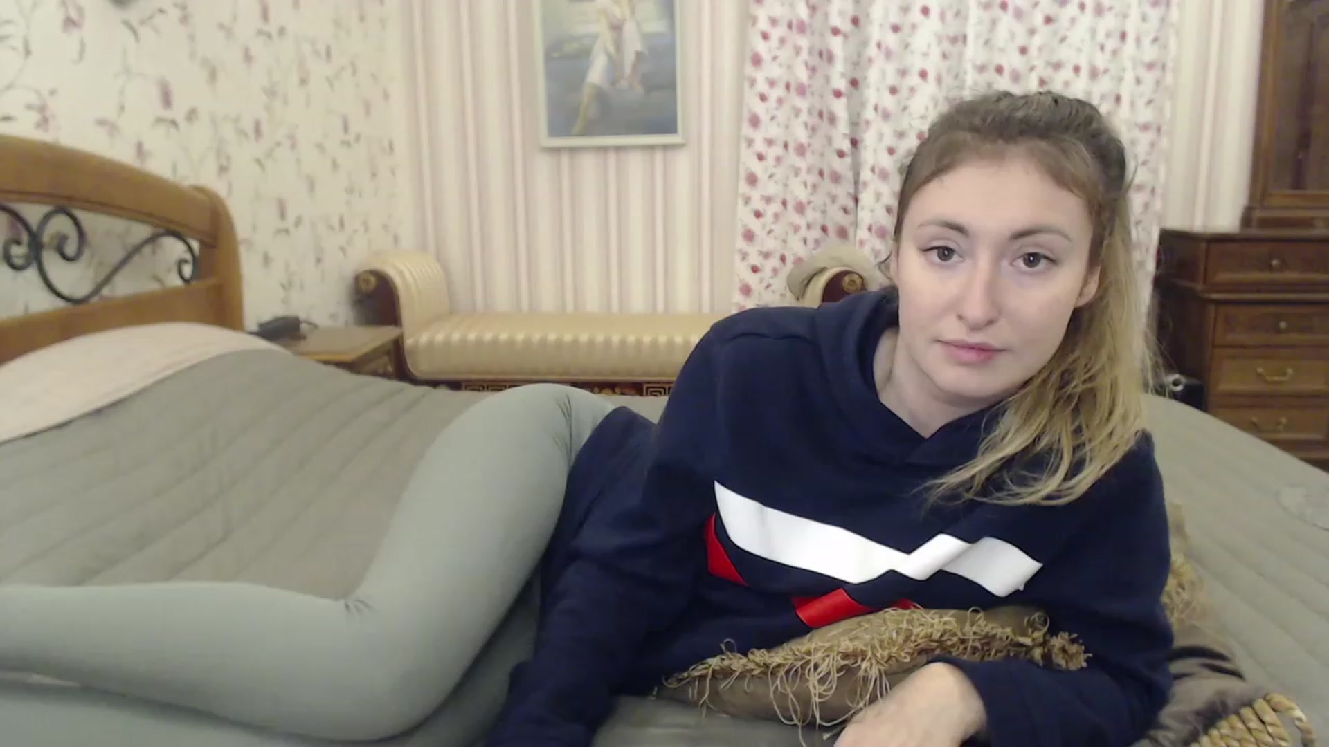 Gallery image thumbnail from Veronica_4u's myfreecams stream on, 12/29/2022, 18:02 image 15 of 20