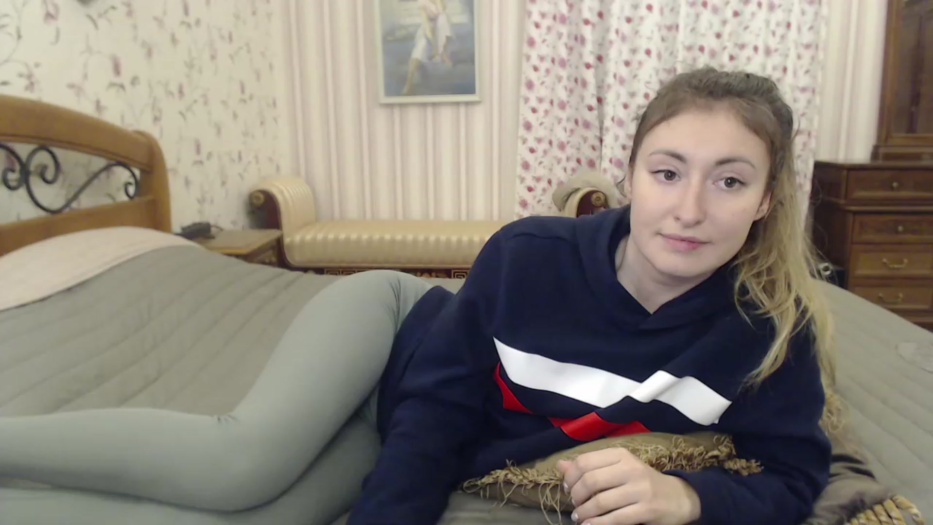 Gallery image thumbnail from Veronica_4u's myfreecams stream on, 12/29/2022, 18:02 image 18 of 20