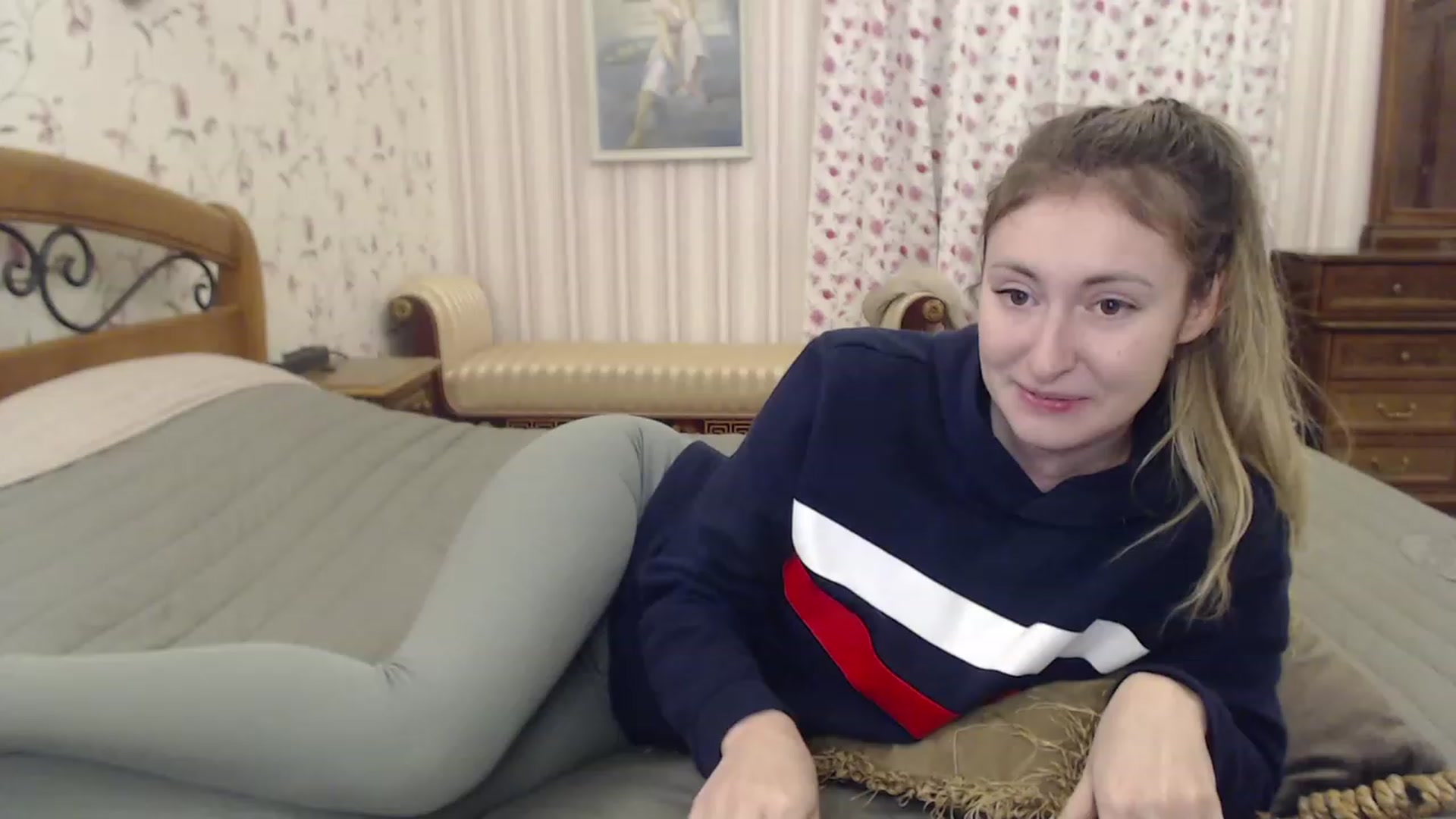 Gallery image thumbnail from Veronica_4u's myfreecams stream on, 12/29/2022, 18:02 image 3 of 20