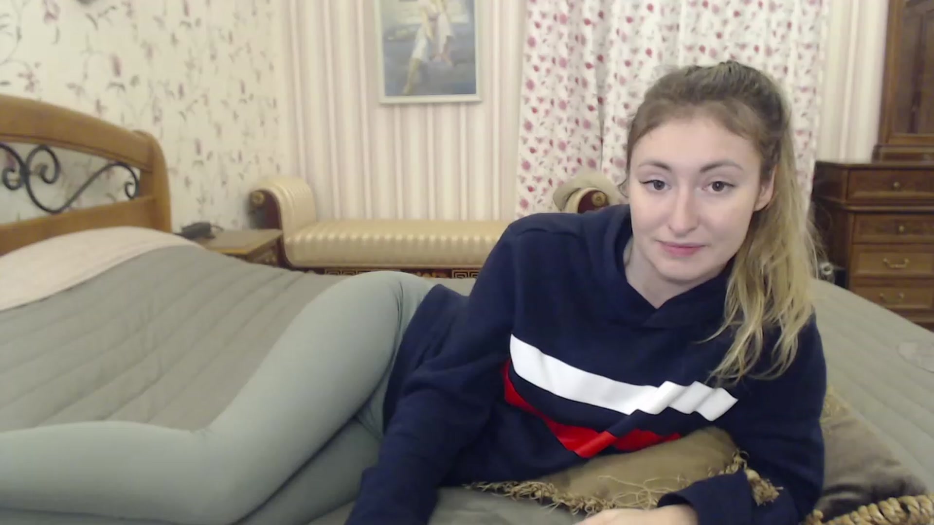 Gallery image thumbnail from Veronica_4u's myfreecams stream on, 12/29/2022, 18:02 image 13 of 20