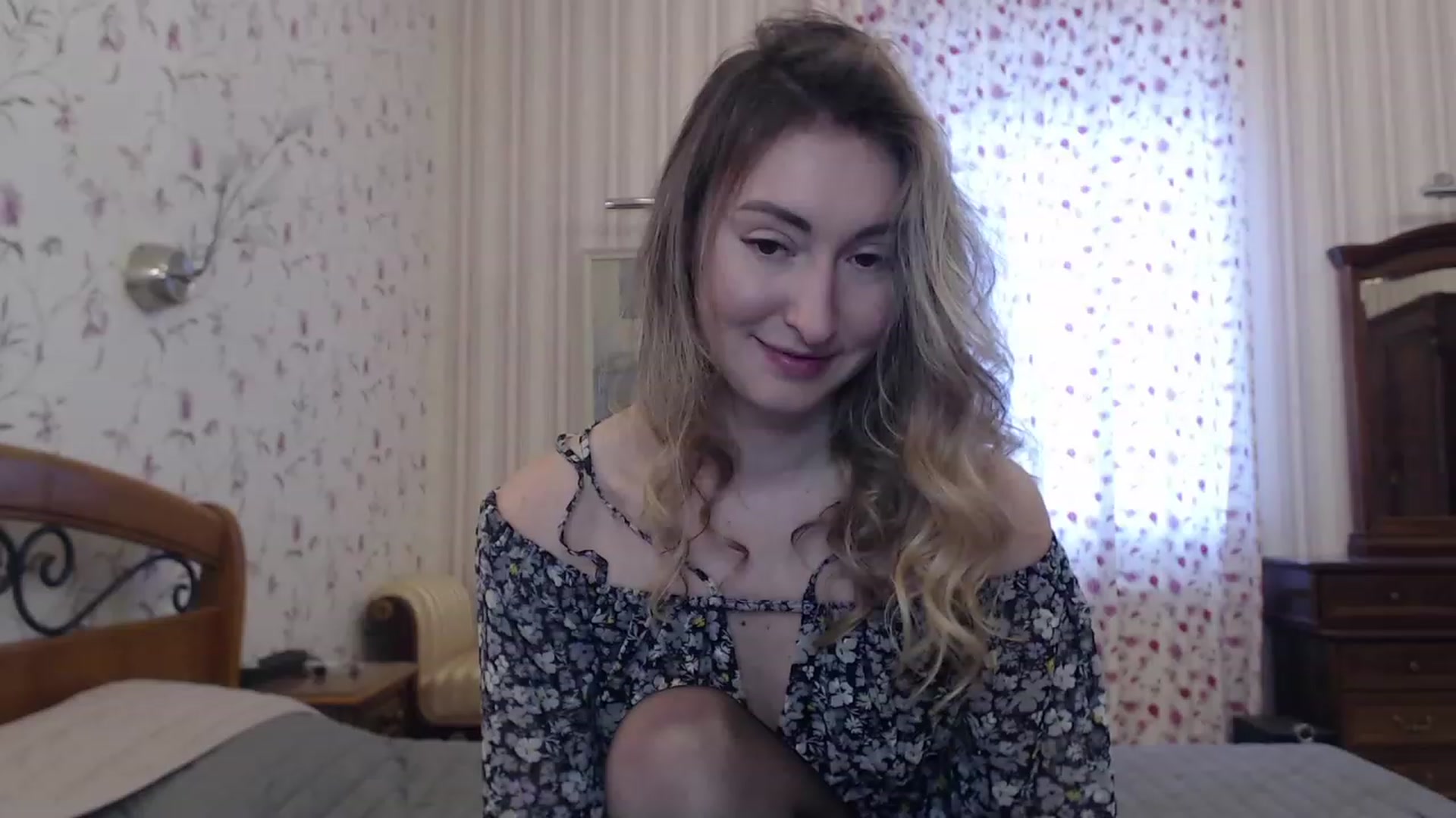 Gallery image thumbnail from Veronica_4u's myfreecams stream on, 12/31/2022, 07:53 image 16 of 20