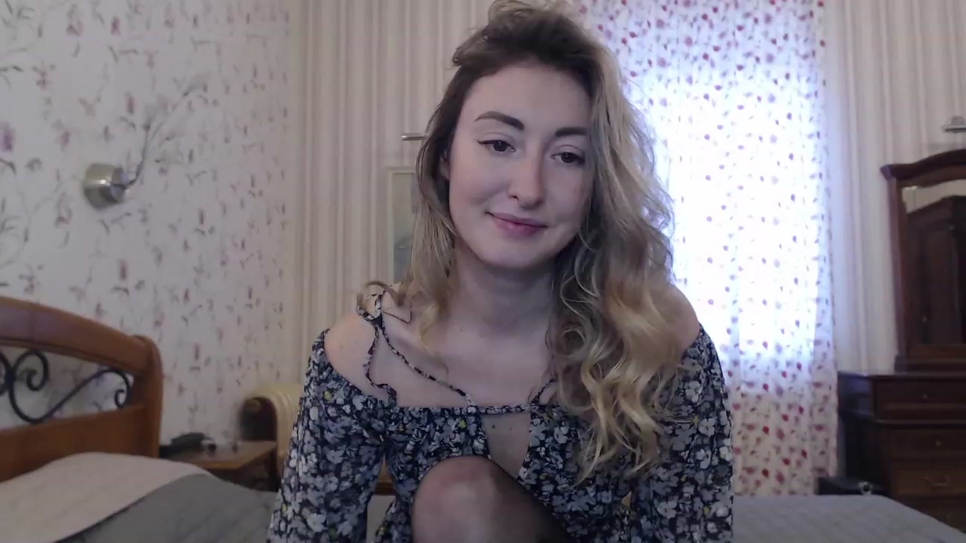 Gallery image thumbnail from Veronica_4u's myfreecams stream on, 12/31/2022, 07:53 image 11 of 20