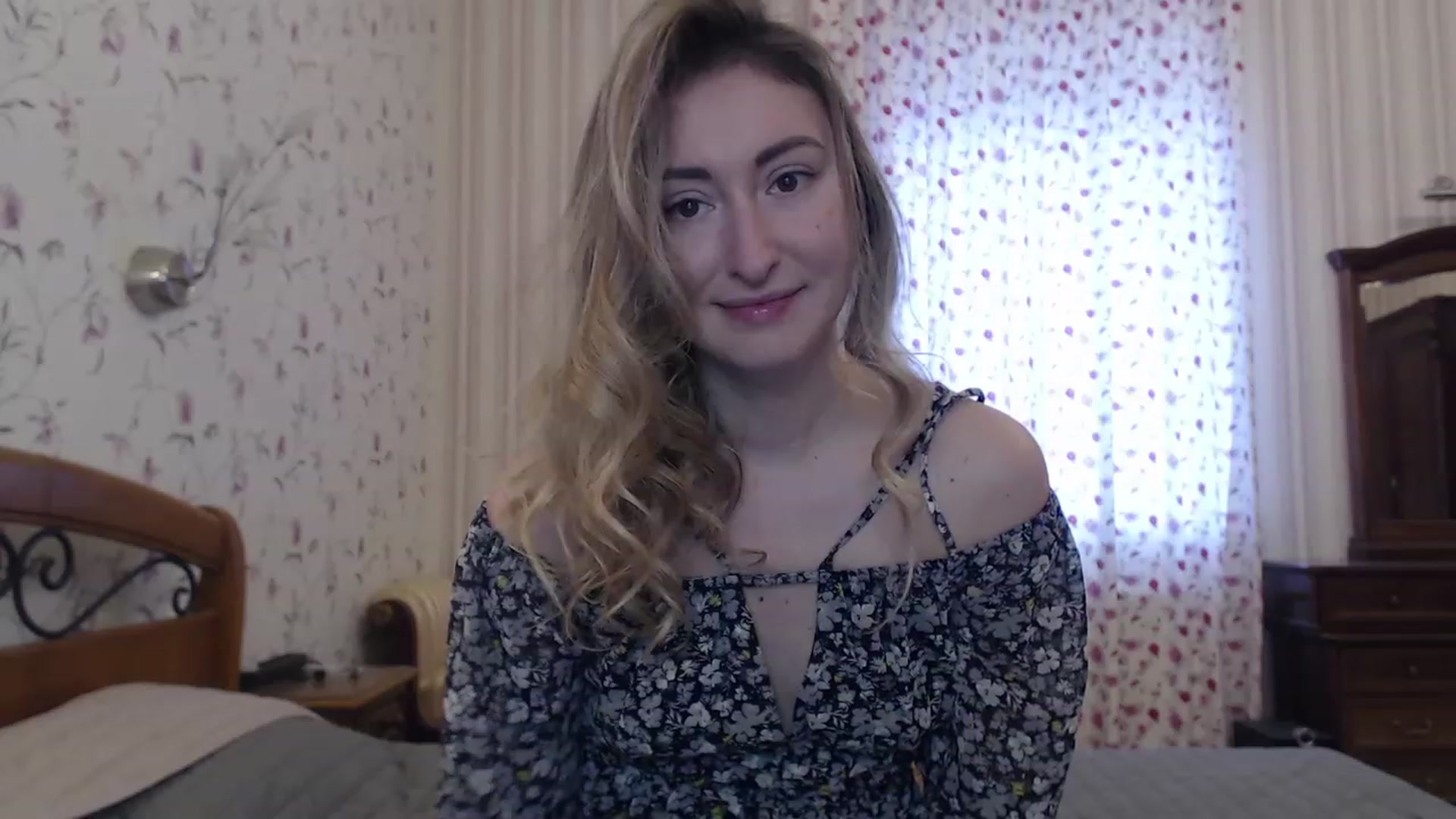Gallery image thumbnail from Veronica_4u's myfreecams stream on, 12/31/2022, 07:53 image 7 of 20
