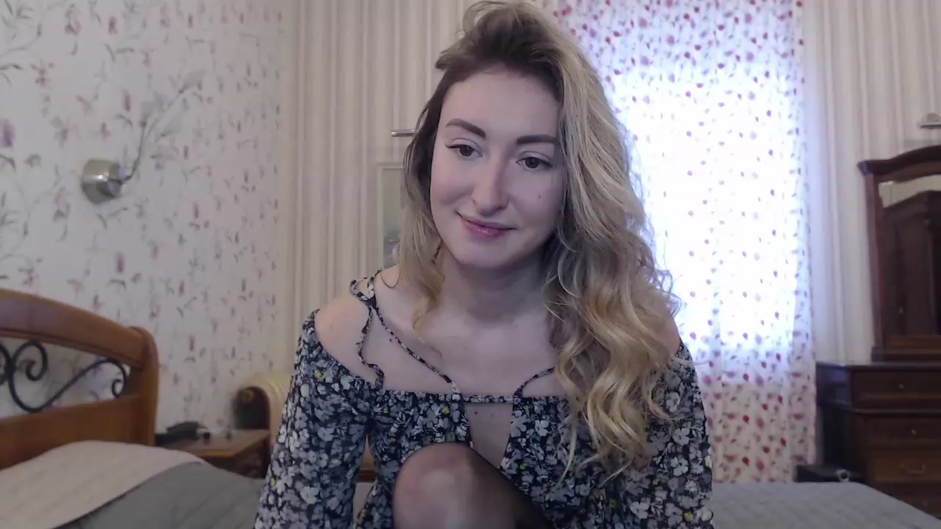 Gallery image thumbnail from Veronica_4u's myfreecams stream on, 12/31/2022, 07:53 image 10 of 20