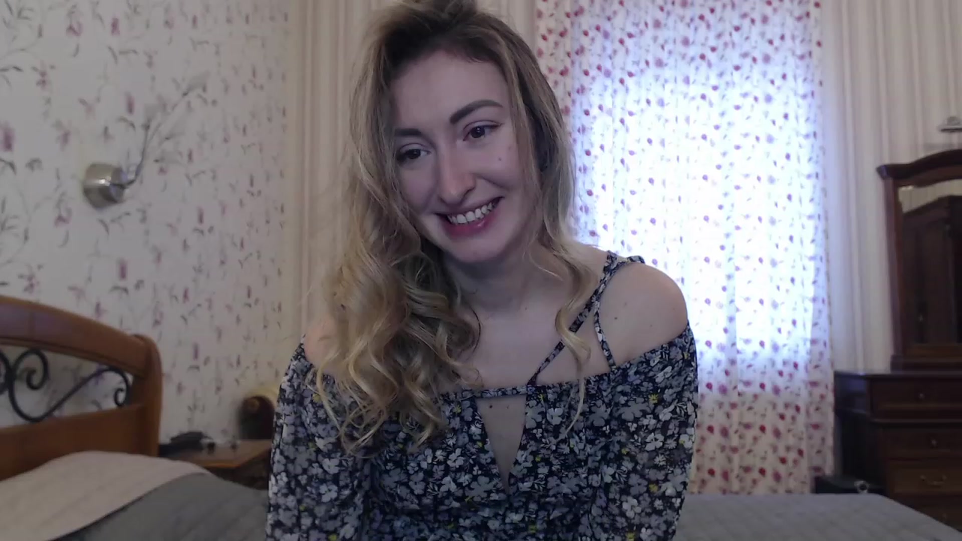 Gallery image thumbnail from Veronica_4u's myfreecams stream on, 12/31/2022, 07:53 image 9 of 20
