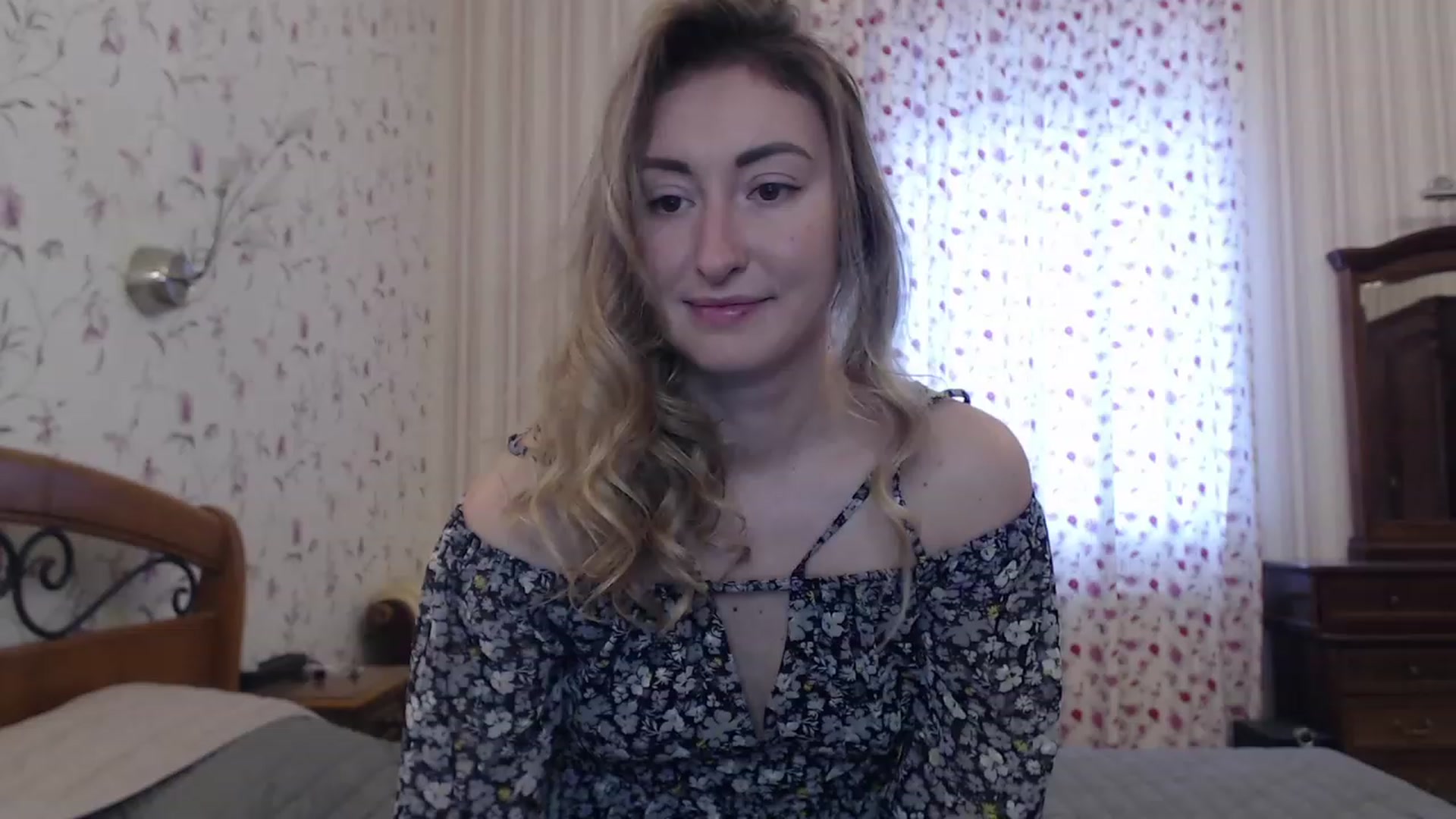 Gallery image thumbnail from Veronica_4u's myfreecams stream on, 12/31/2022, 07:53 image 8 of 20