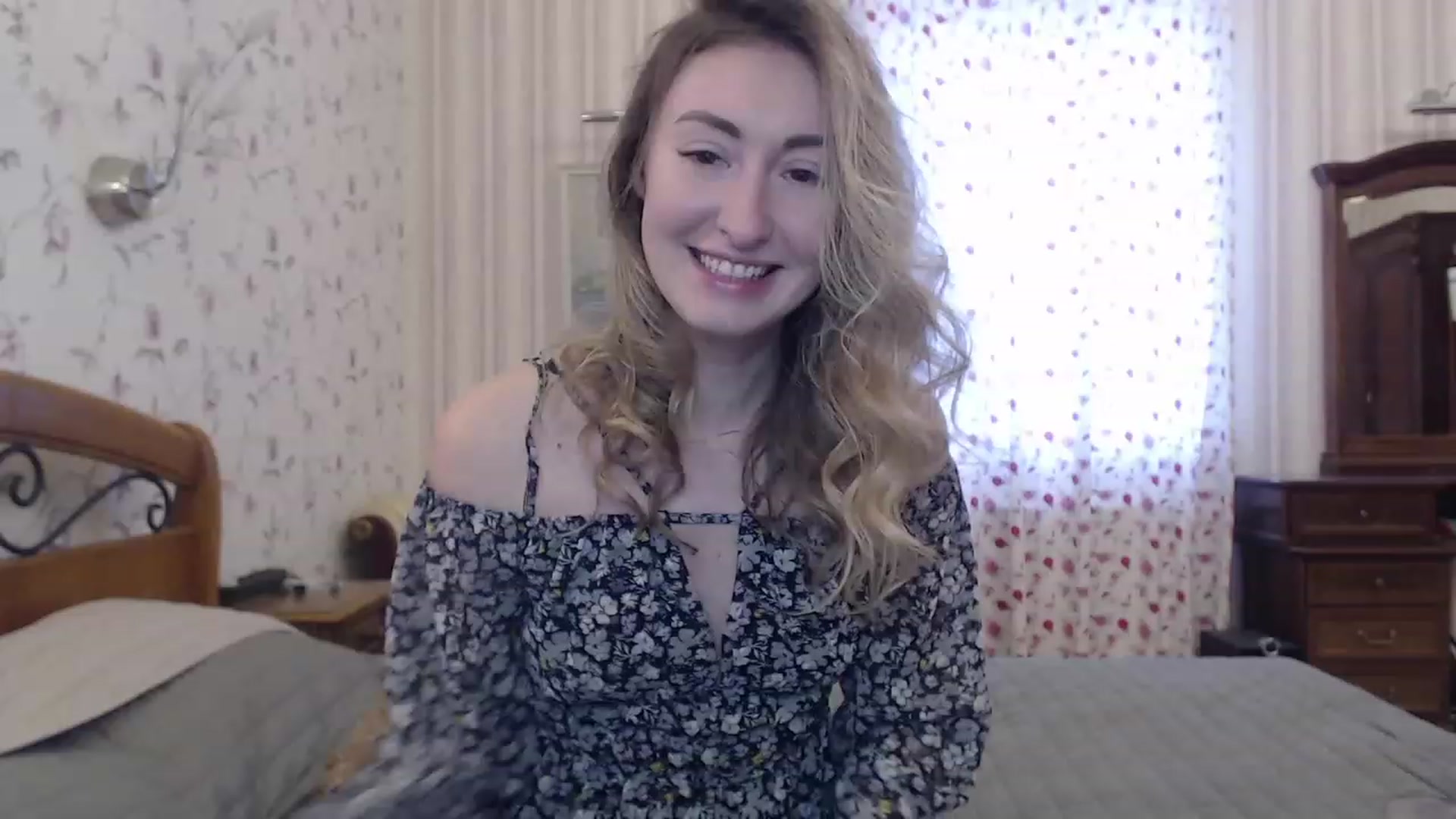 Gallery image thumbnail from Veronica_4u's myfreecams stream on, 12/31/2022, 07:53 image 1 of 20