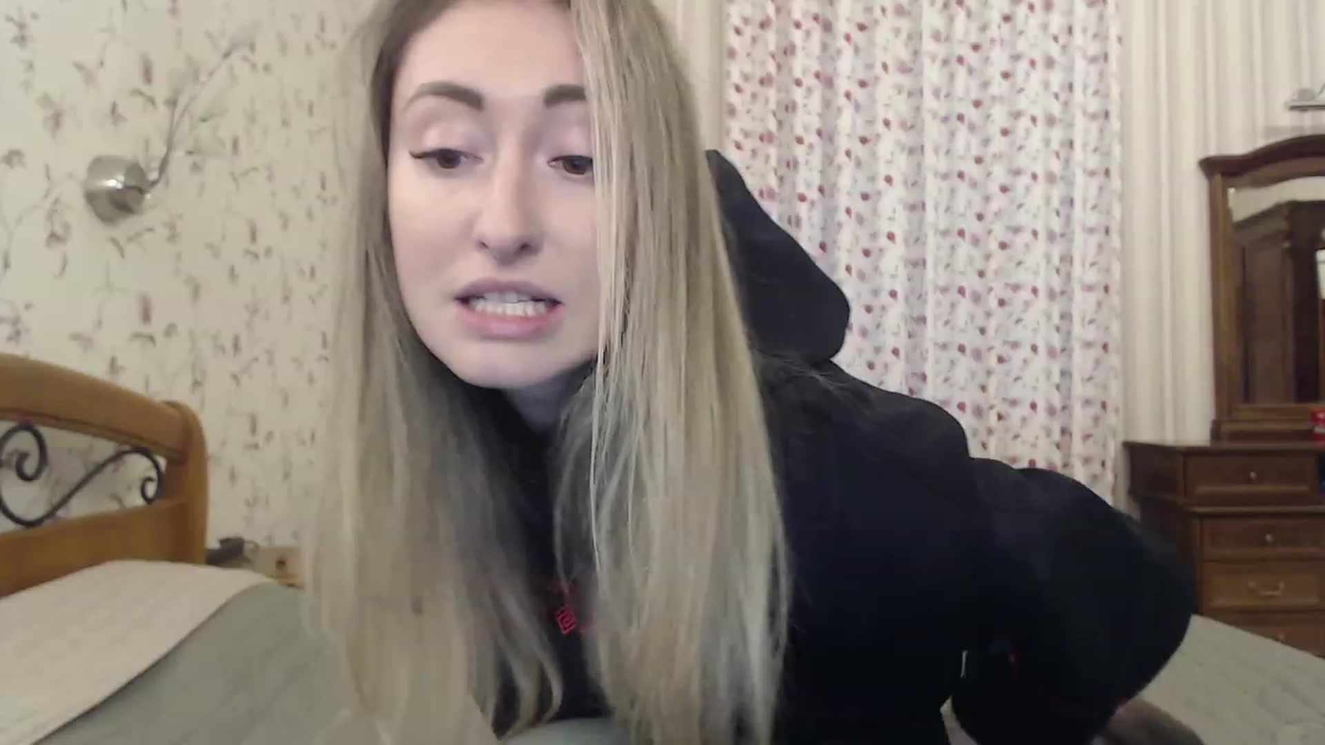 Gallery image thumbnail from Veronica_4u's myfreecams stream on, 01/18/2023, 14:38 image 15 of 20