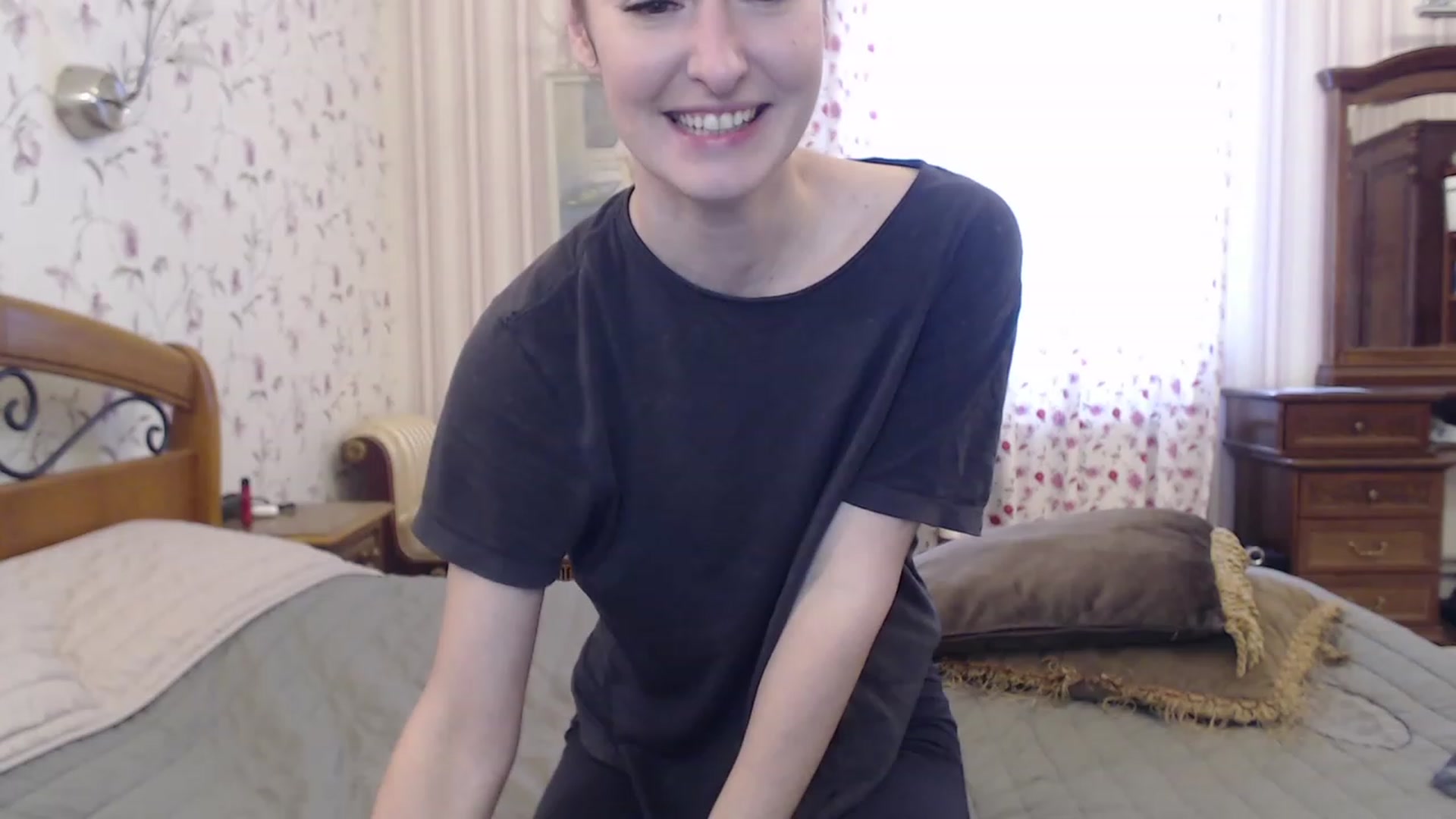 Gallery image thumbnail from Veronica_4u's myfreecams stream on, 02/02/2023, 07:50 image 6 of 20