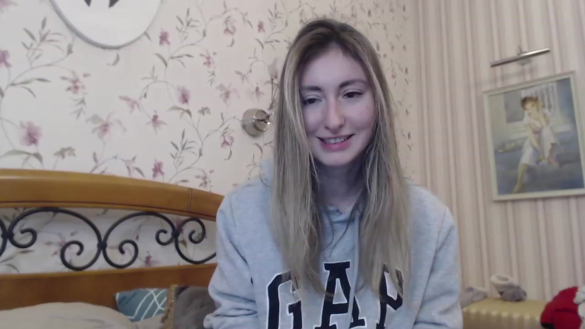 Gallery image thumbnail from Veronica_4u's myfreecams stream on, 02/14/2023, 17:00 image 12 of 20