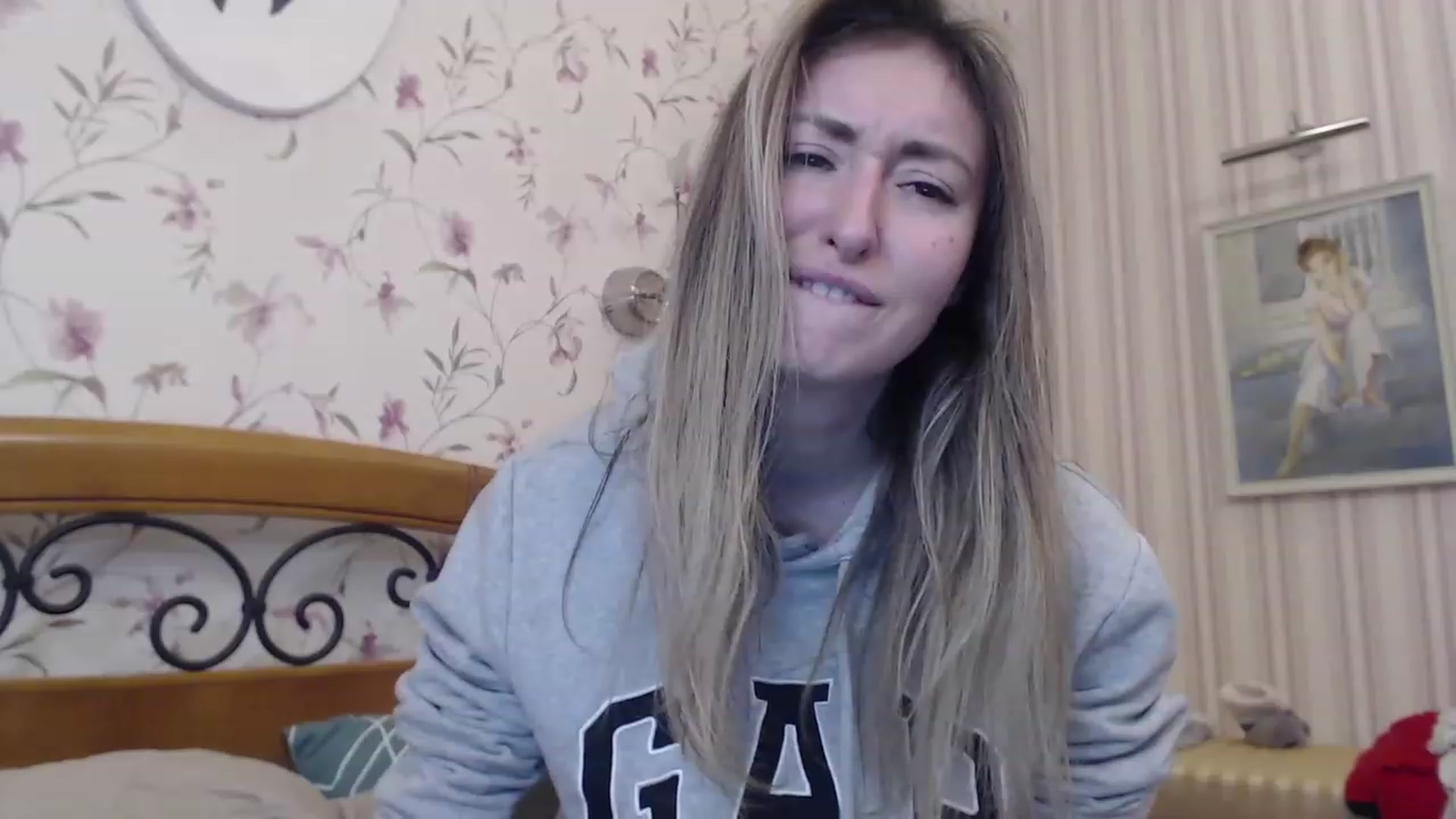 Gallery image thumbnail from Veronica_4u's myfreecams stream on, 02/14/2023, 17:00 image 2 of 20