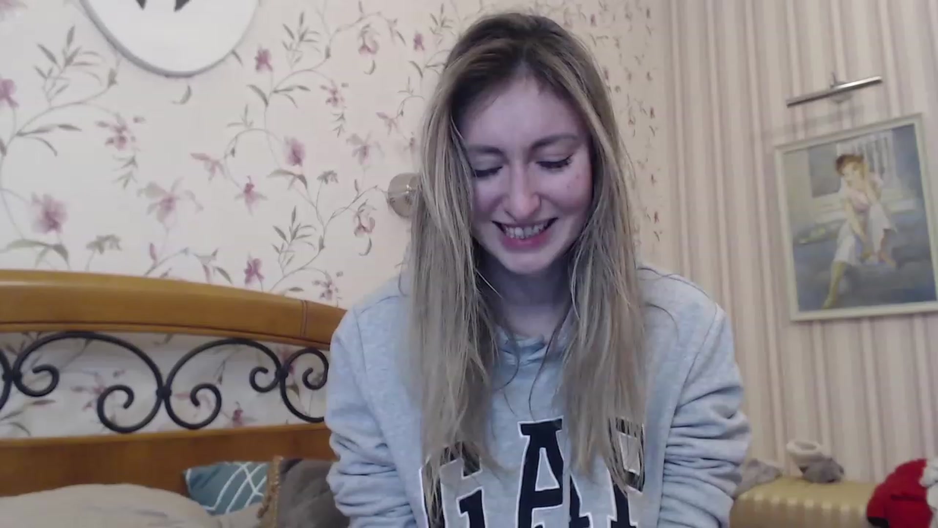 Gallery image thumbnail from Veronica_4u's myfreecams stream on, 02/14/2023, 17:00 image 3 of 20