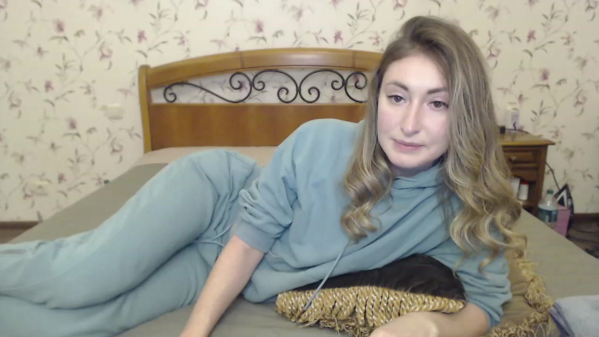 Gallery image thumbnail from Veronica_4u's myfreecams stream on, 03/10/2023, 17:27 image 3 of 20