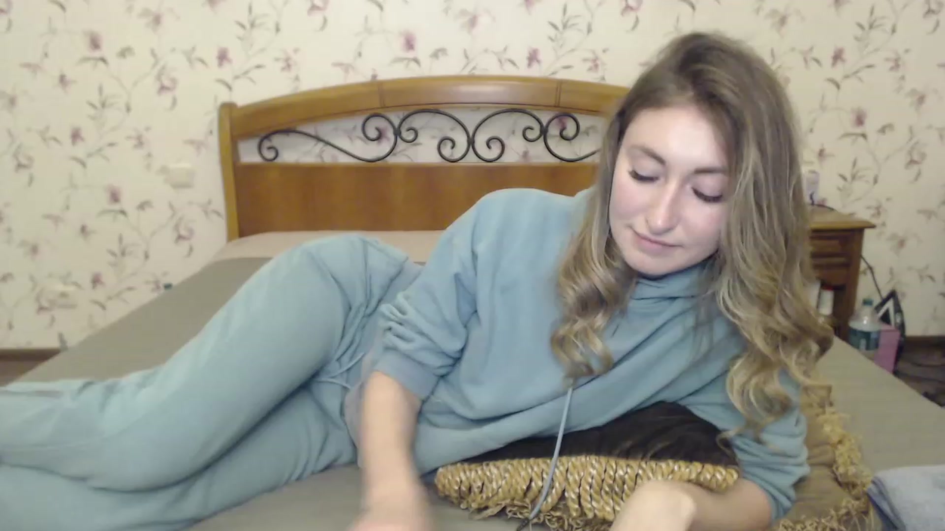 Gallery image thumbnail from Veronica_4u's myfreecams stream on, 03/10/2023, 17:27 image 11 of 20