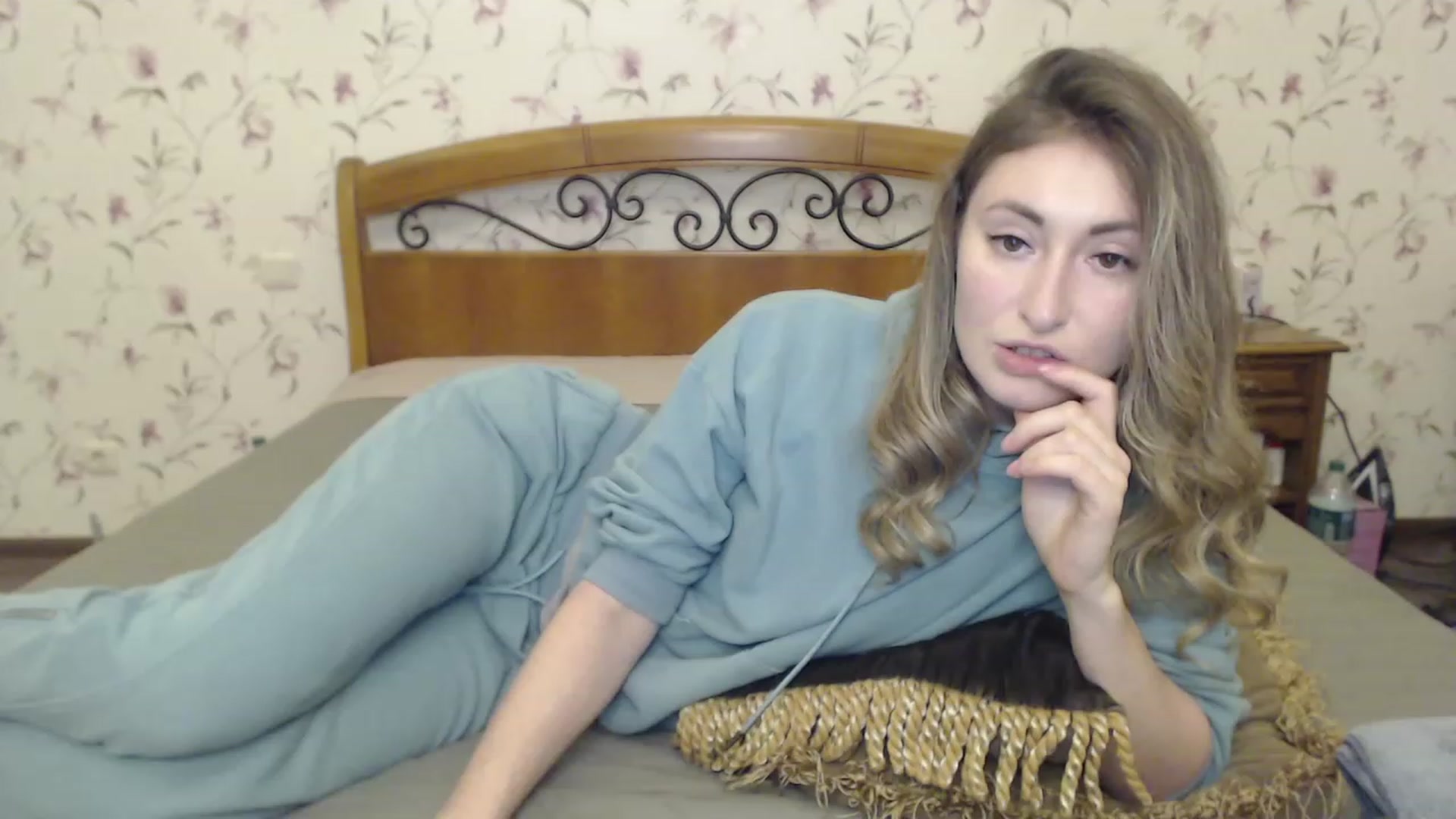 Gallery image thumbnail from Veronica_4u's myfreecams stream on, 03/10/2023, 17:27 image 5 of 20