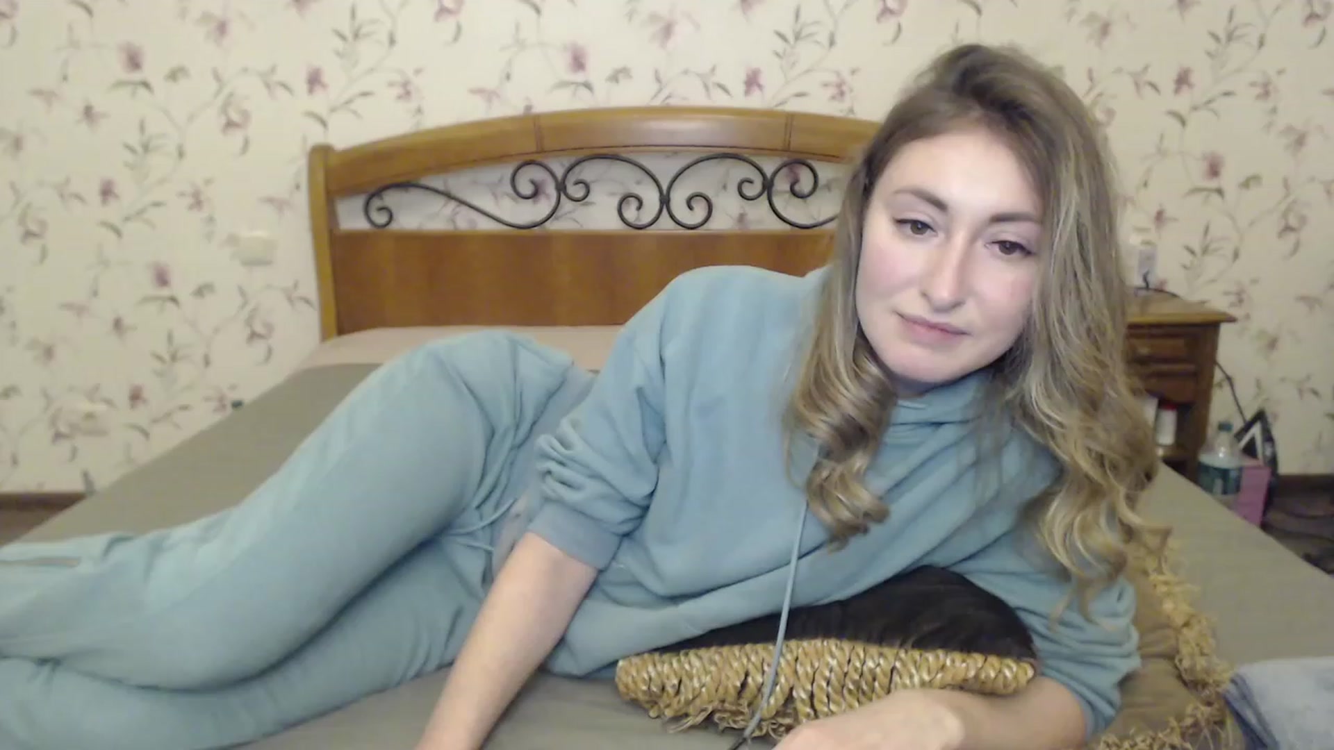 Gallery image thumbnail from Veronica_4u's myfreecams stream on, 03/10/2023, 17:27 image 13 of 20