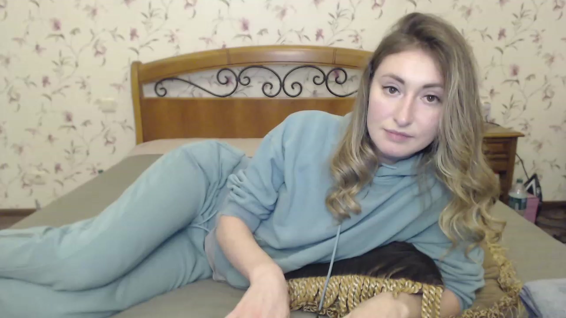 Gallery image thumbnail from Veronica_4u's myfreecams stream on, 03/10/2023, 17:27 image 7 of 20