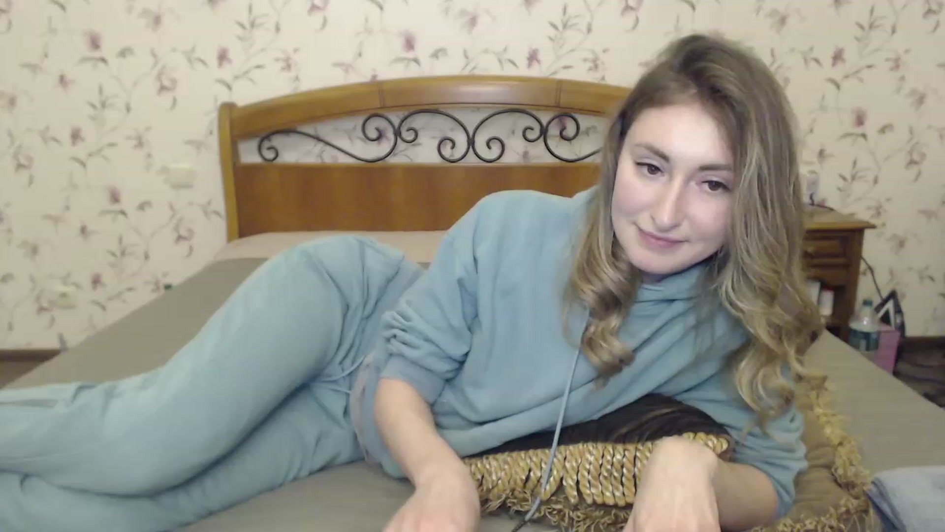 Gallery image thumbnail from Veronica_4u's myfreecams stream on, 03/10/2023, 17:27 image 14 of 20