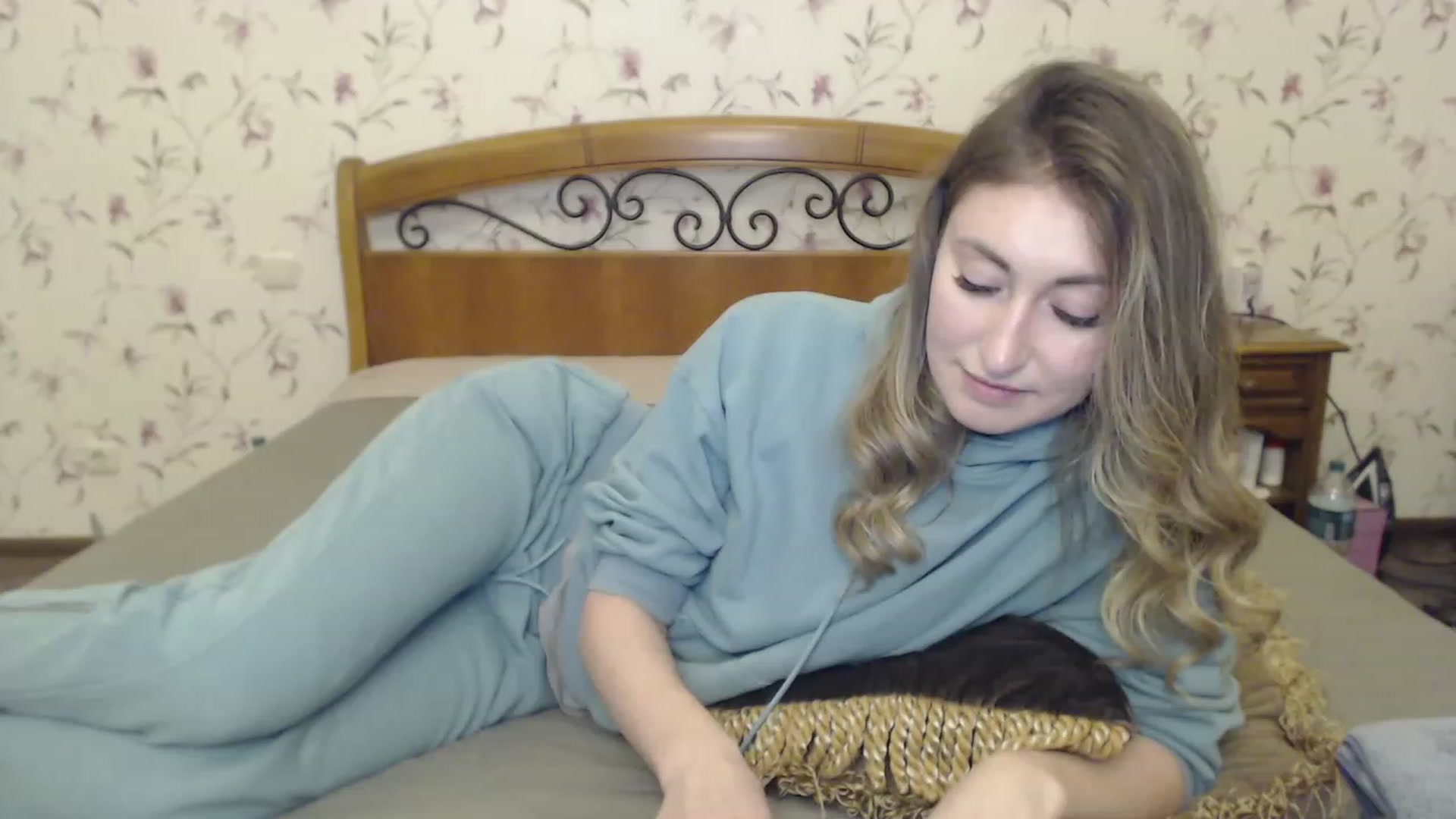 Gallery image thumbnail from Veronica_4u's myfreecams stream on, 03/10/2023, 17:27 image 6 of 20