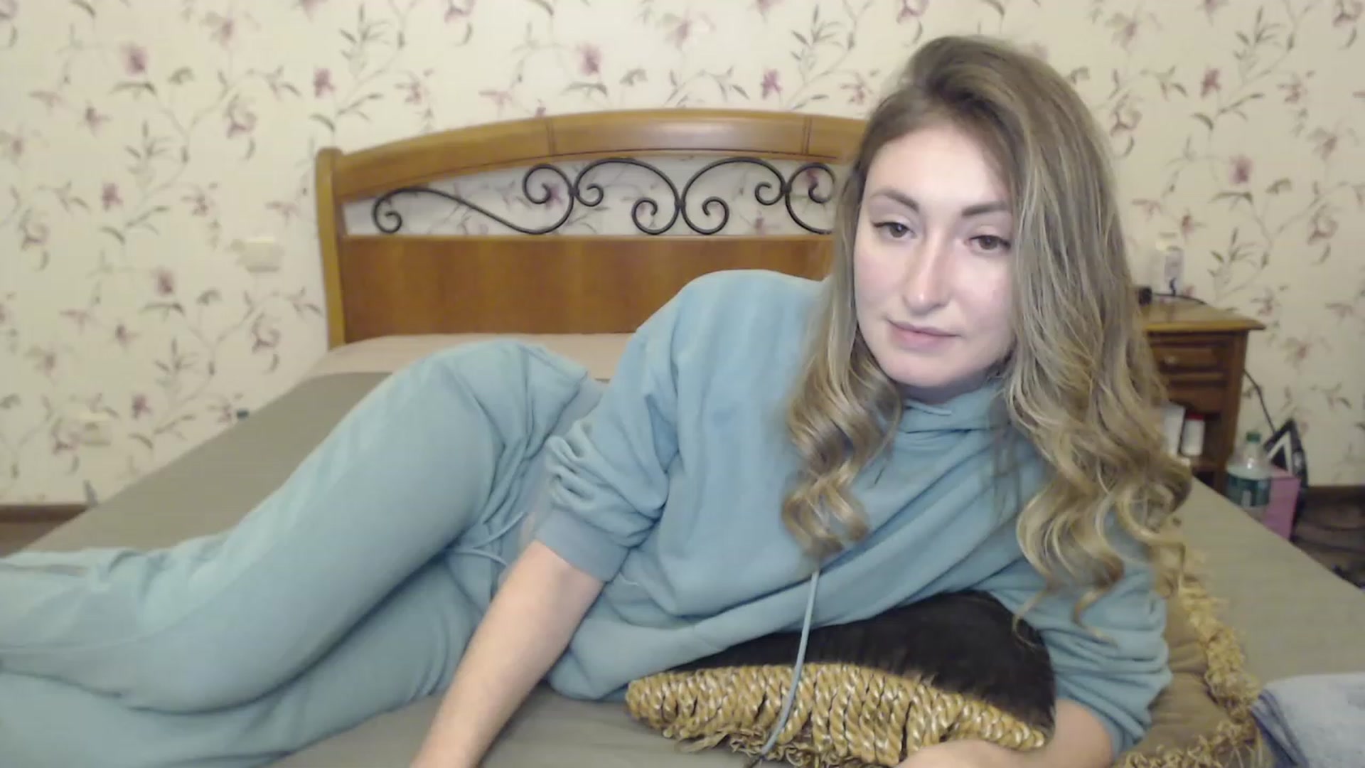 Gallery image thumbnail from Veronica_4u's myfreecams stream on, 03/10/2023, 17:27 image 9 of 20