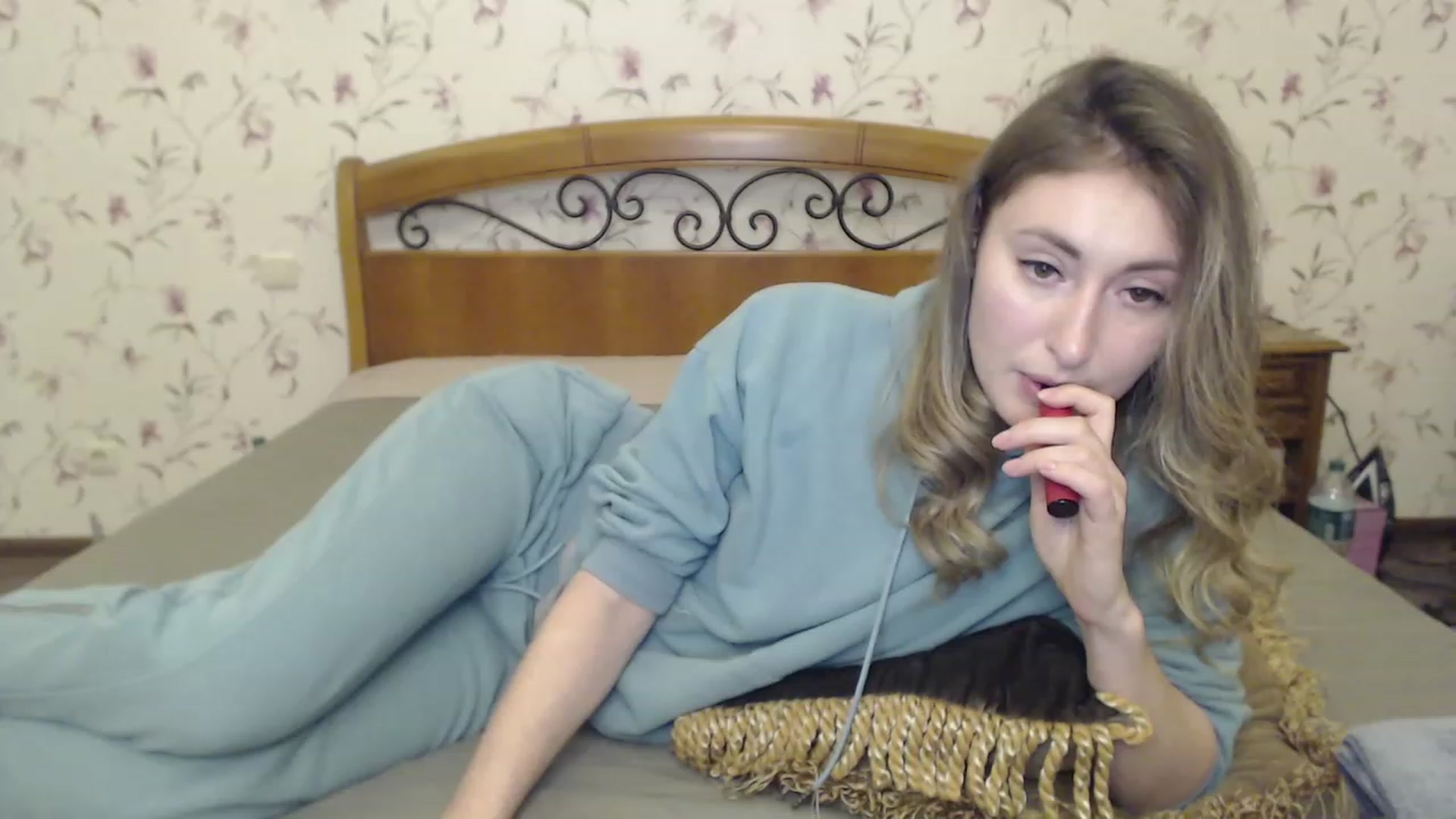 Gallery image thumbnail from Veronica_4u's myfreecams stream on, 03/10/2023, 17:27 image 12 of 20