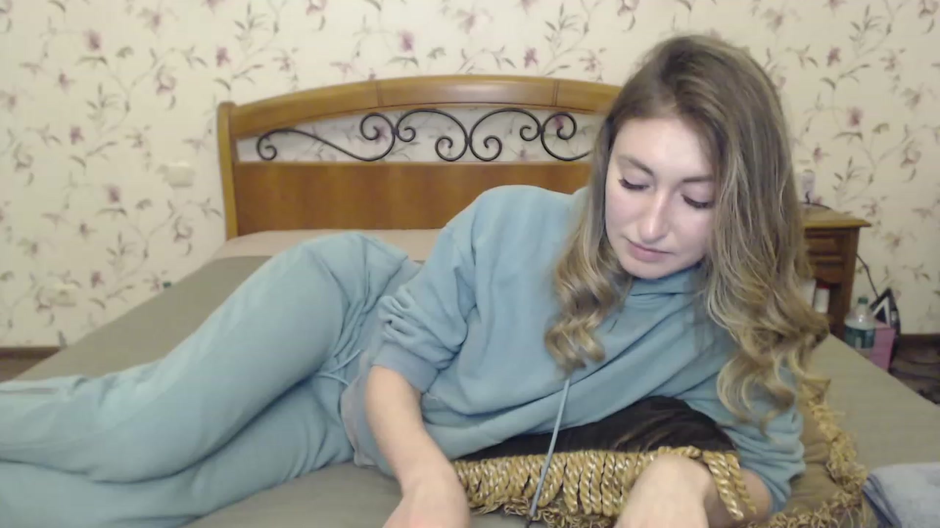 Gallery image thumbnail from Veronica_4u's myfreecams stream on, 03/10/2023, 17:27 image 8 of 20