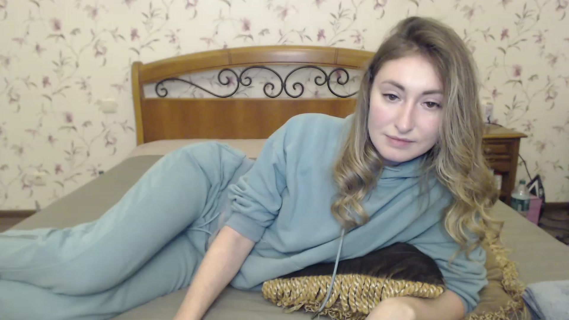 Gallery image thumbnail from Veronica_4u's myfreecams stream on, 03/10/2023, 17:27 image 10 of 20