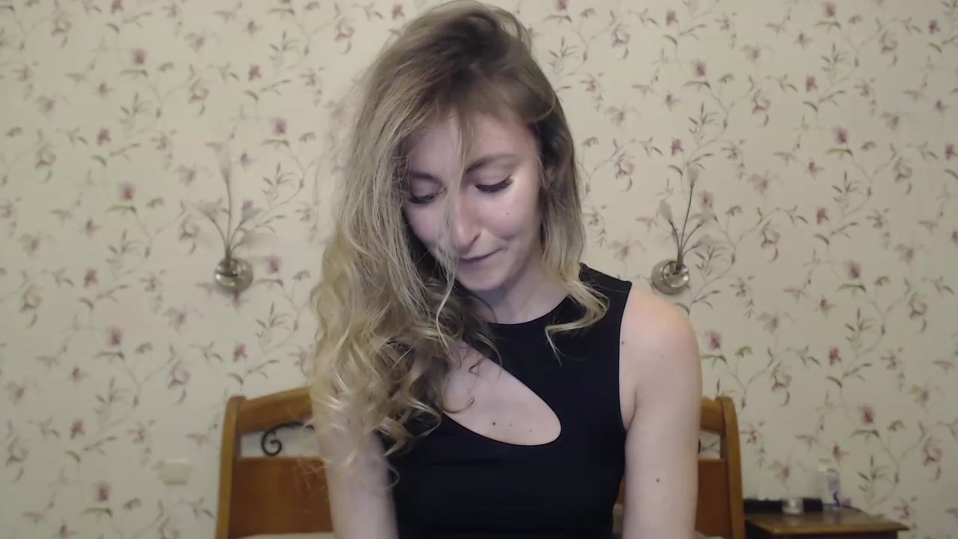 Gallery image thumbnail from Veronica_4u's myfreecams stream on, 03/10/2023, 18:17 image 12 of 20