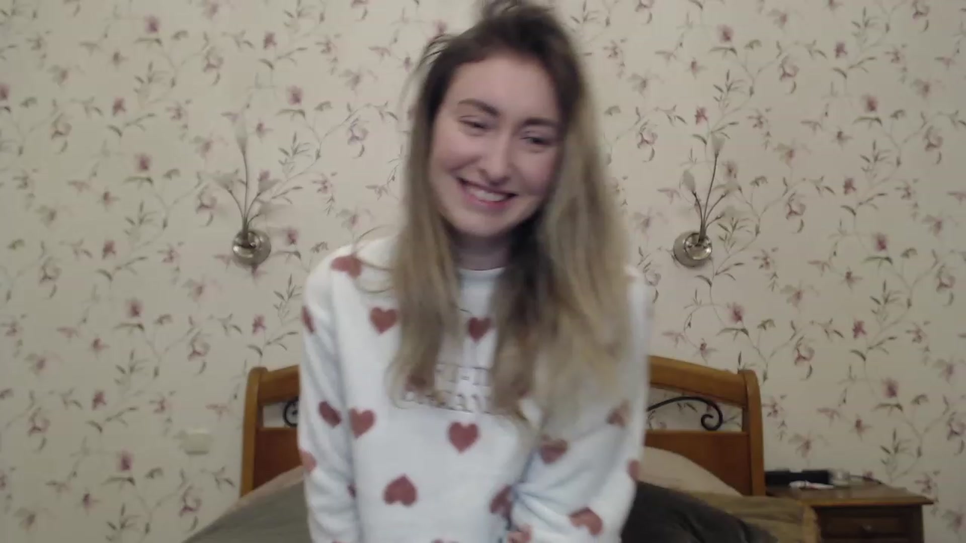 Gallery image thumbnail from Veronica_4u's myfreecams stream on, 03/28/2023, 17:05 image 15 of 20