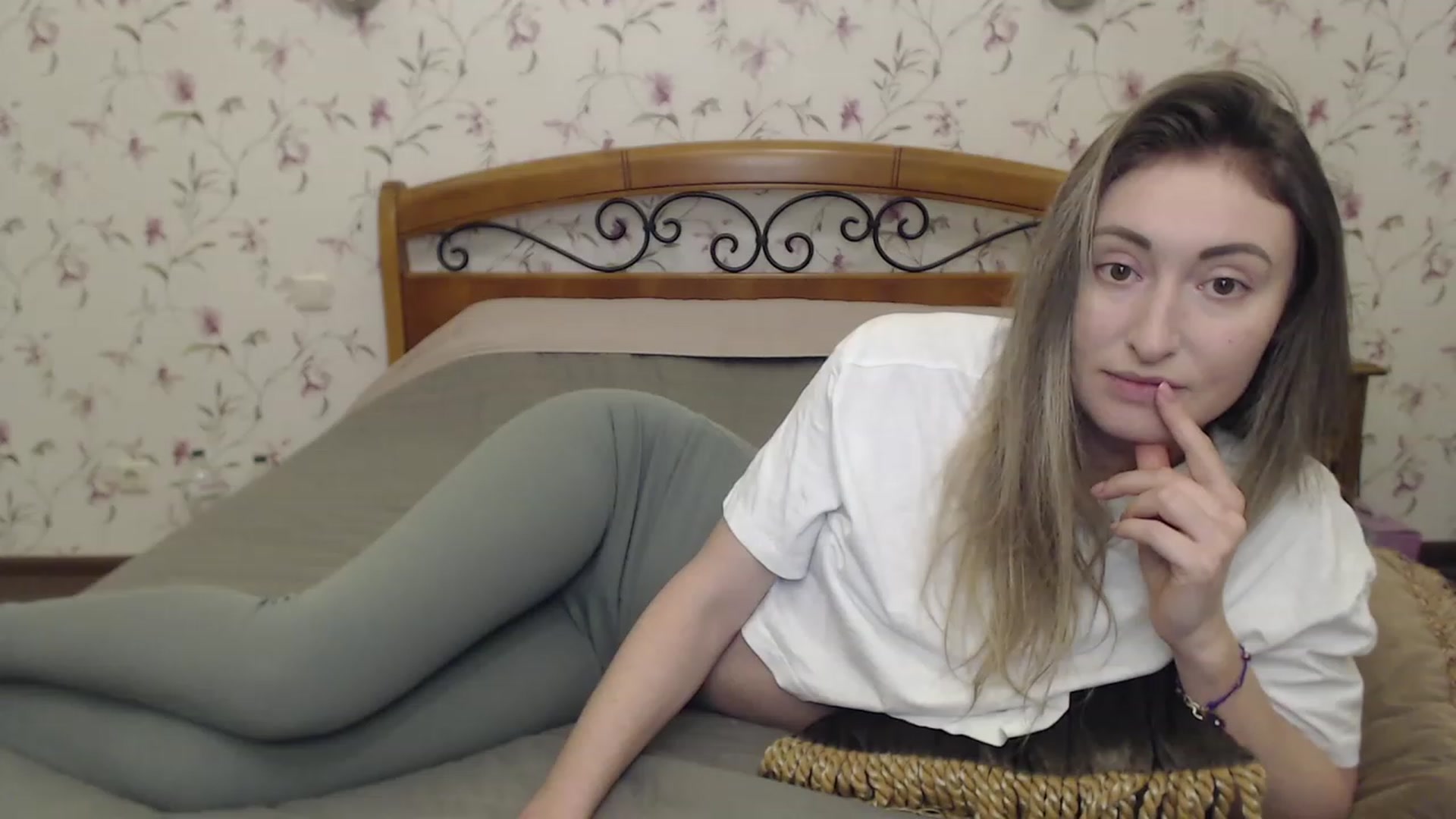 Gallery image thumbnail from Veronica_4u's myfreecams stream on, 03/31/2023, 18:07 image 10 of 20