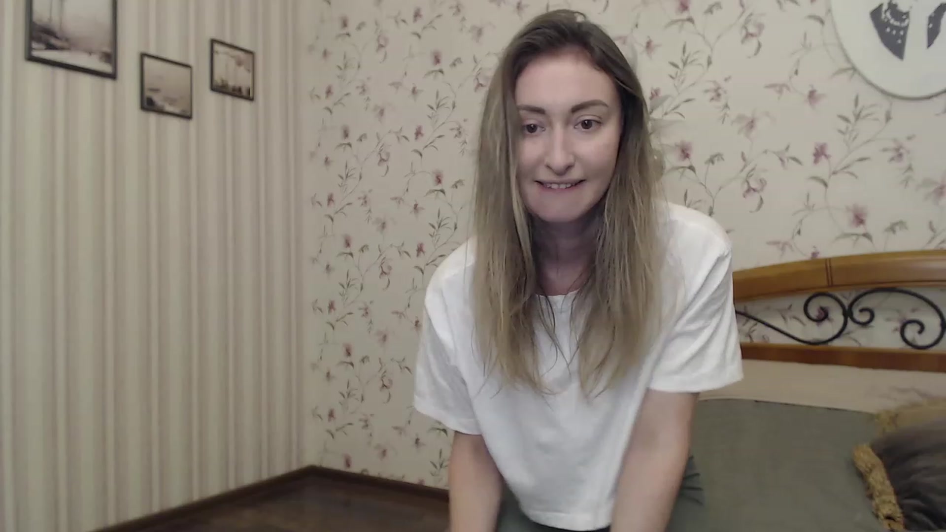 Gallery image thumbnail from Veronica_4u's myfreecams stream on, 03/31/2023, 18:07 image 16 of 20