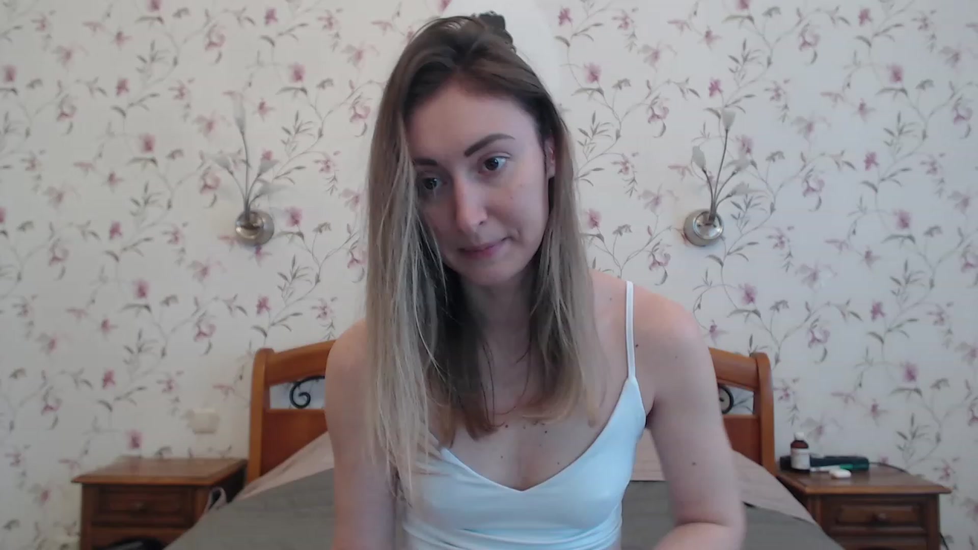Gallery image thumbnail from Veronica_4u's myfreecams stream on, 04/16/2023, 07:20 image 10 of 20