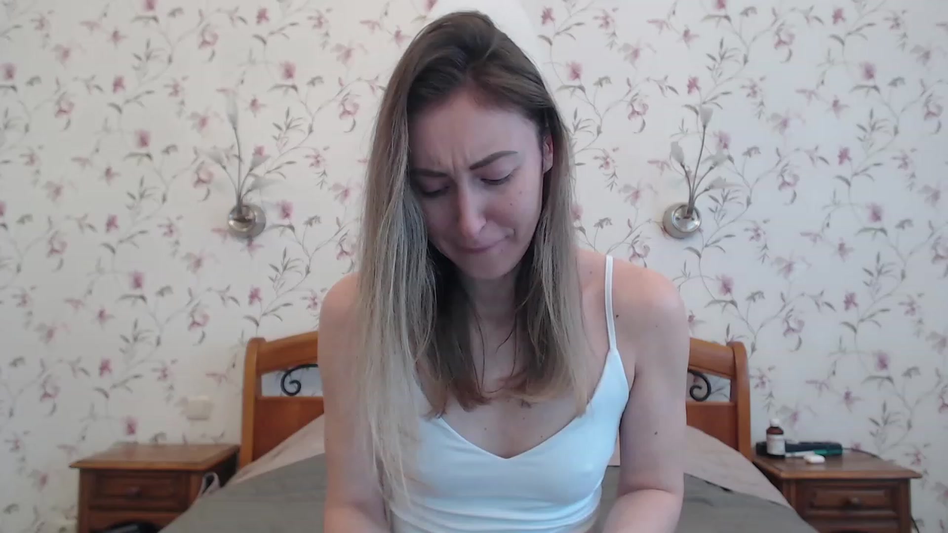Gallery image thumbnail from Veronica_4u's myfreecams stream on, 04/16/2023, 07:20 image 14 of 20