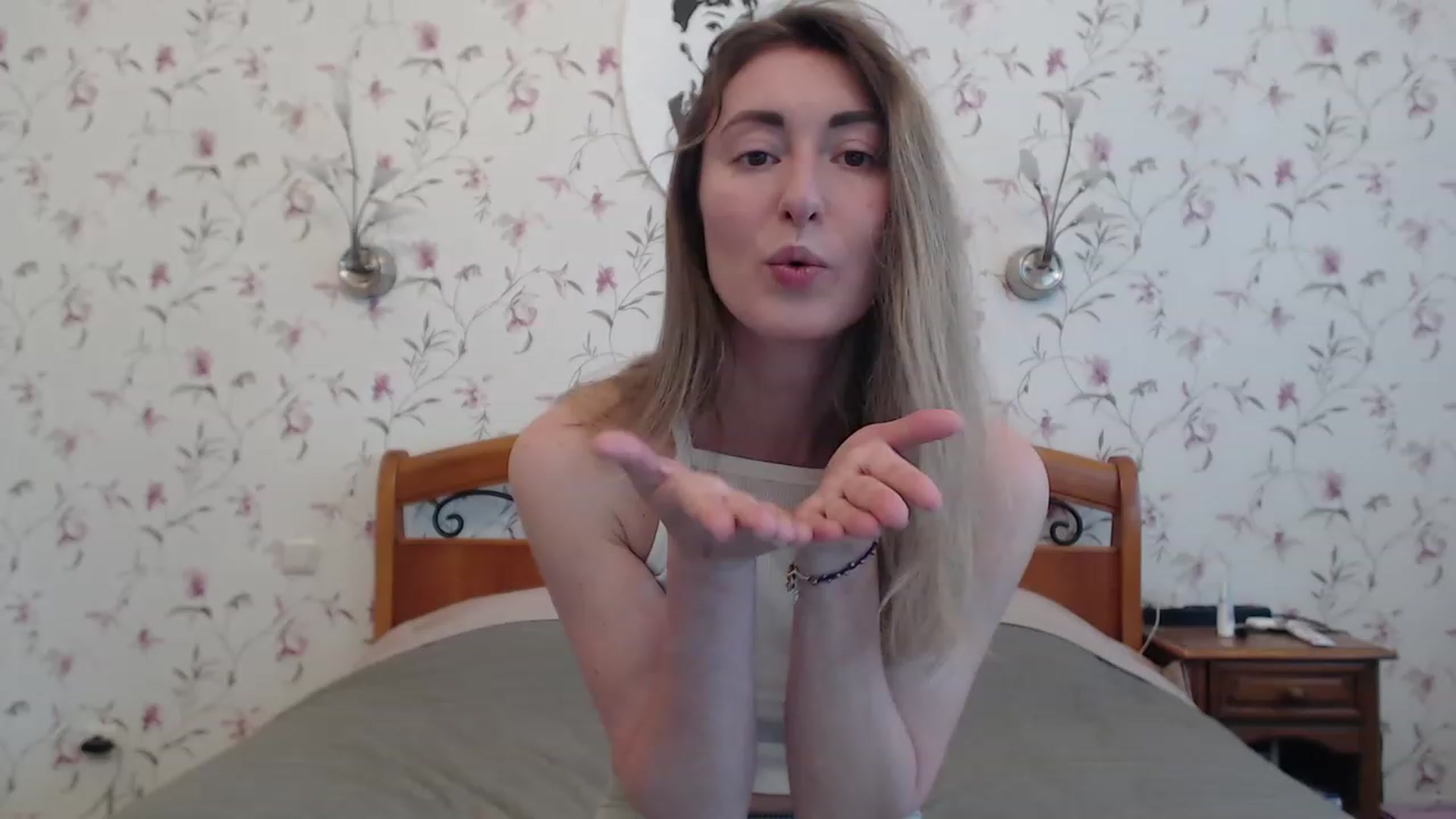 Gallery image thumbnail from Veronica_4u's myfreecams stream on, 05/17/2023, 14:31 image 8 of 20