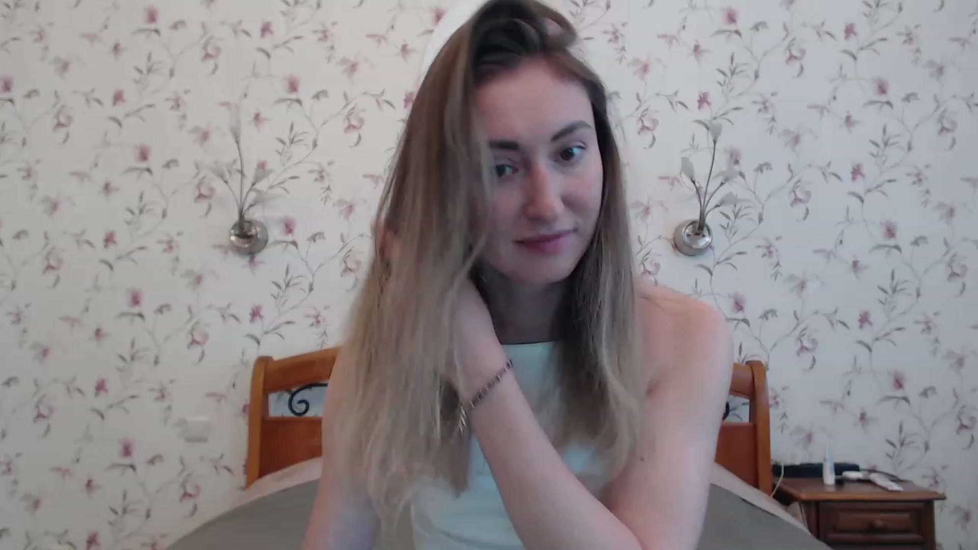 Gallery image thumbnail from Veronica_4u's myfreecams stream on, 05/17/2023, 14:31 image 3 of 20