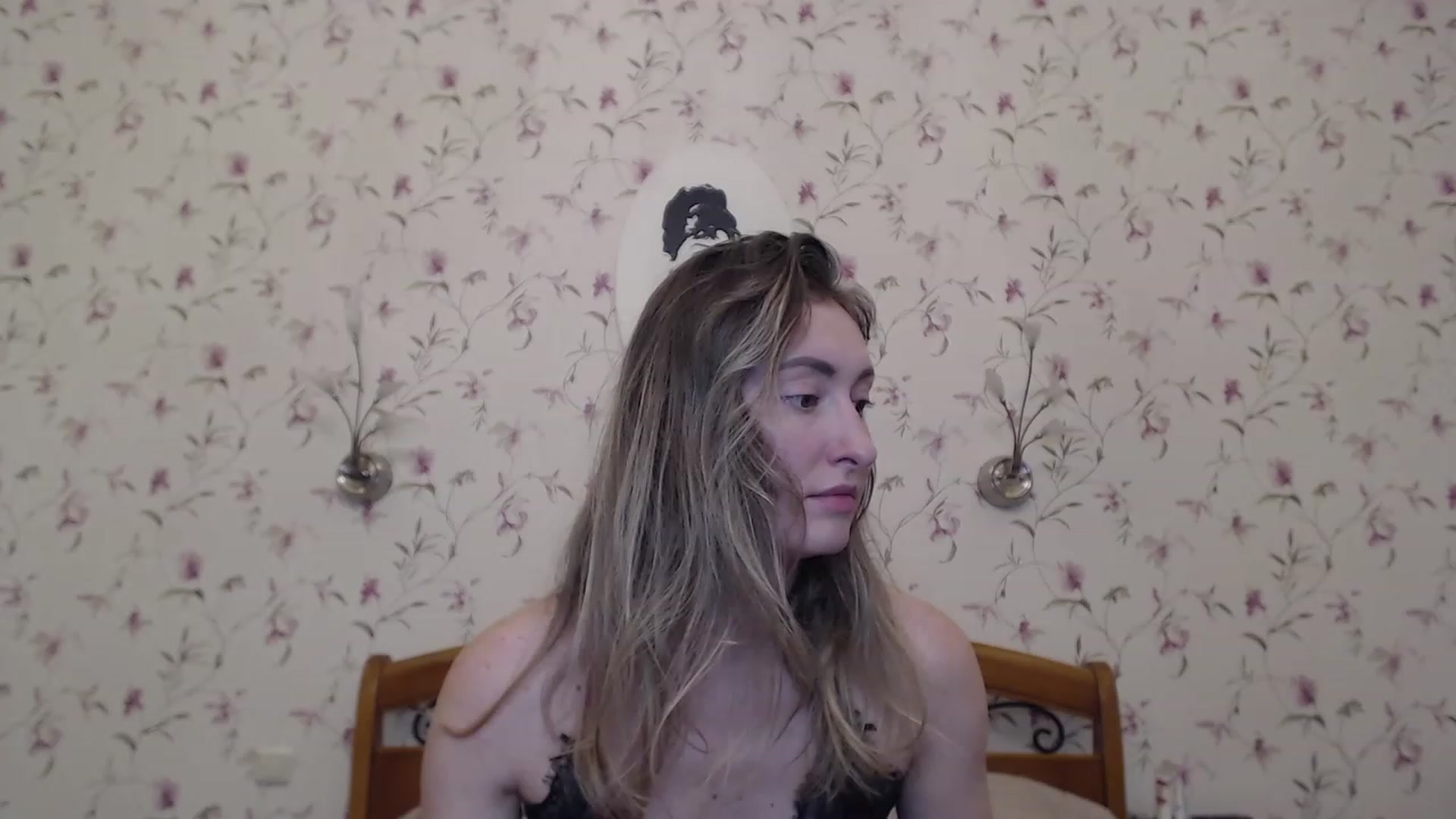 Gallery image thumbnail from Veronica_4u's myfreecams stream on, 05/22/2023, 17:00 image 17 of 20